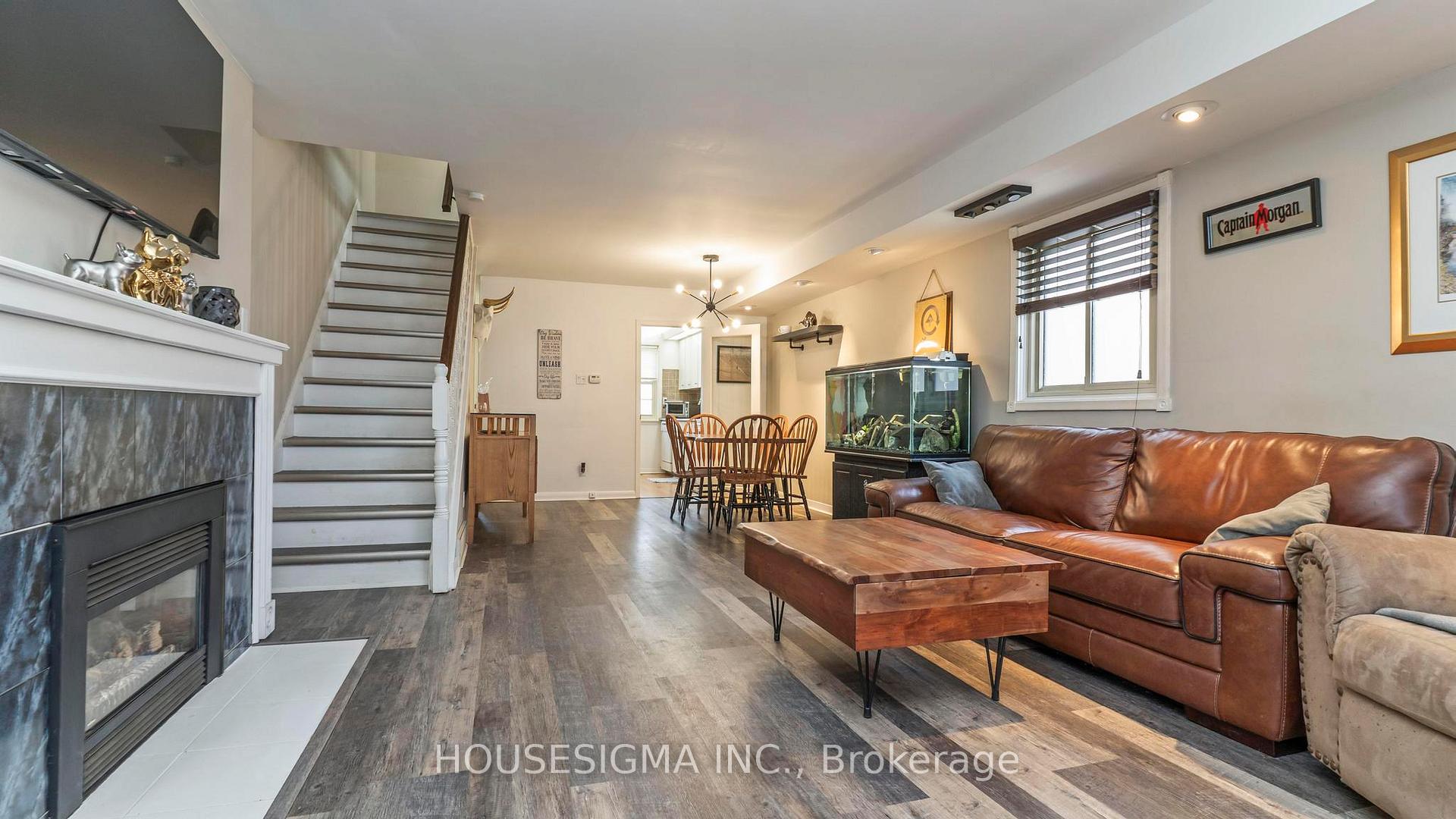 Photo 11 of 16 Arbour Glen Crescent, London, East A — HOMEH