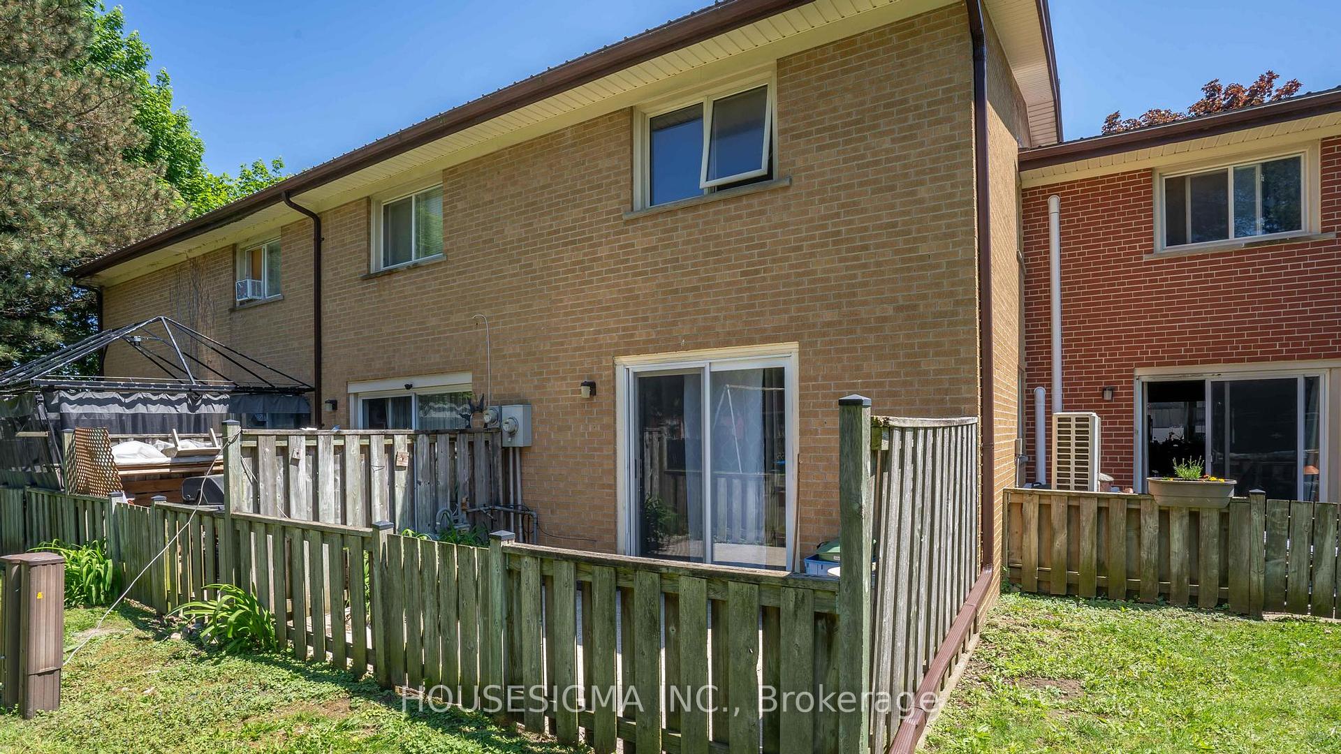 Photo 20 of 16 Arbour Glen Crescent, London, East A — HOMEH
