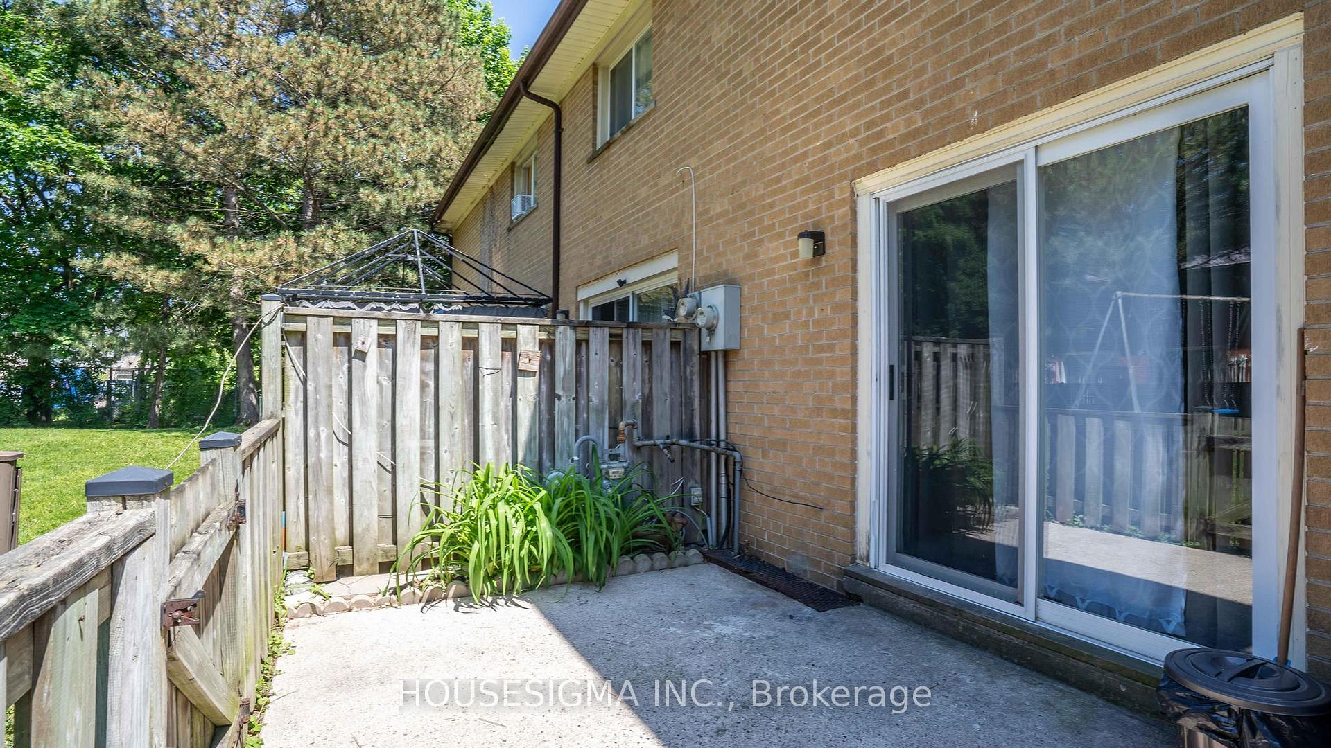 Photo 21 of 16 Arbour Glen Crescent, London, East A — HOMEH