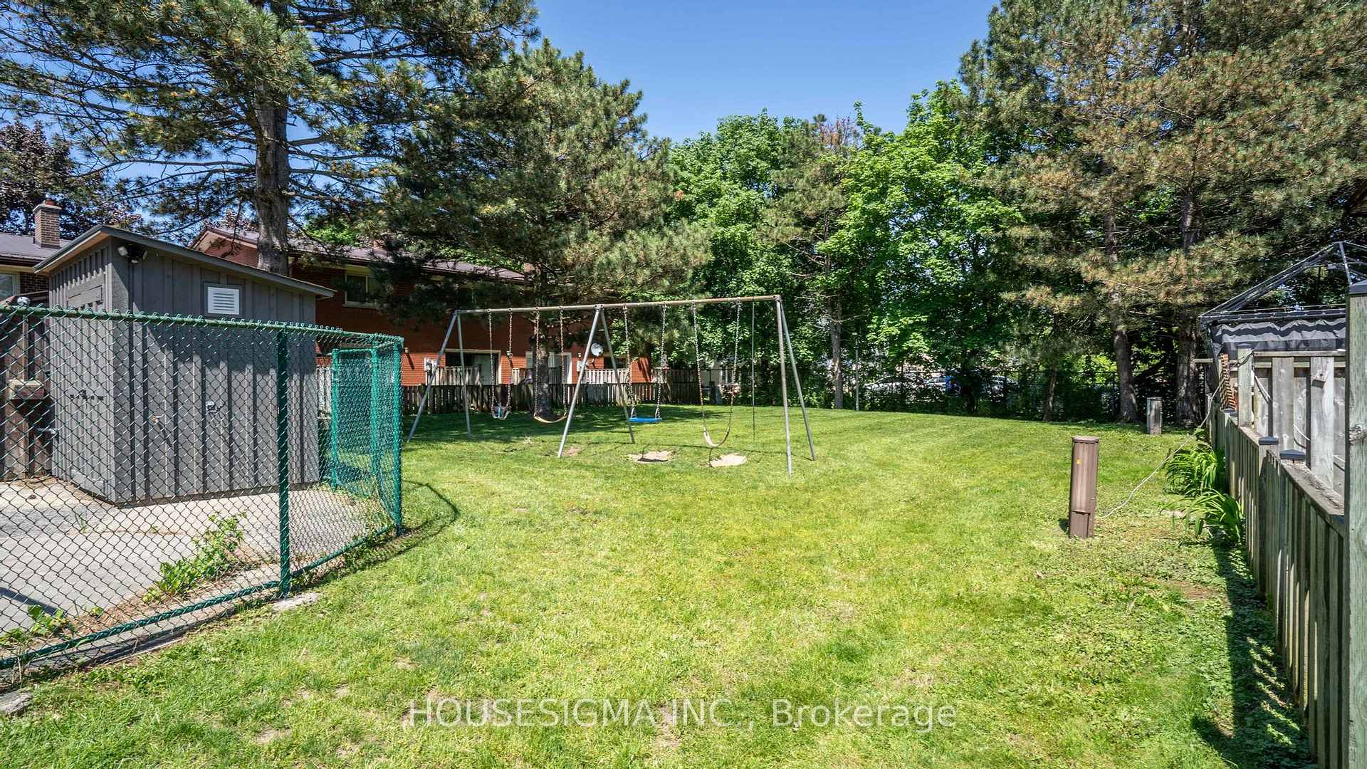 Photo 23 of 16 Arbour Glen Crescent, London, East A — HOMEH