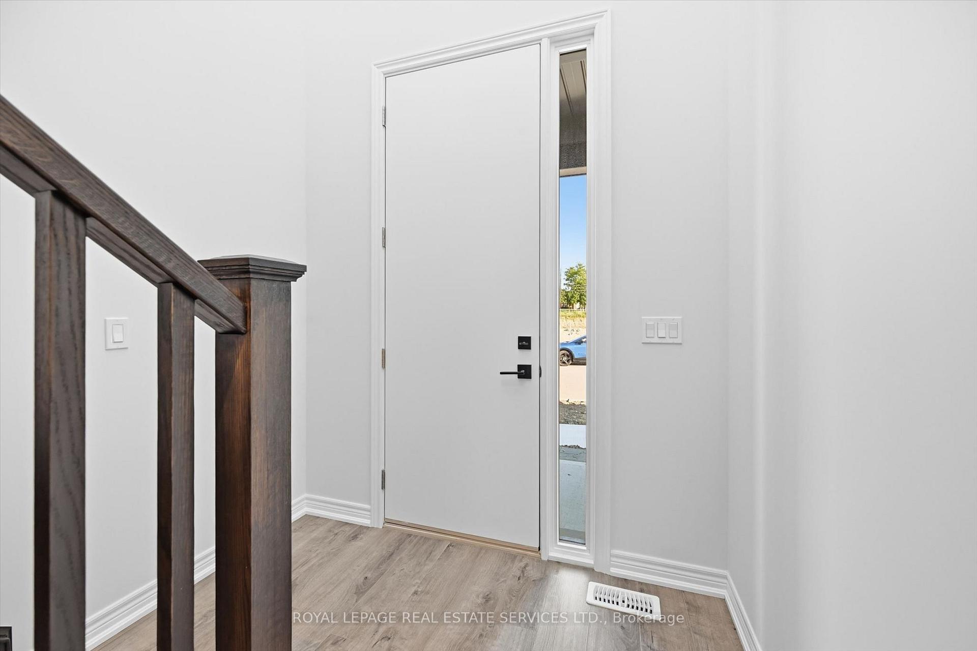 Photo 3 of 74 Valley Trail Place, Hamilton, Waterdown — HOMEH