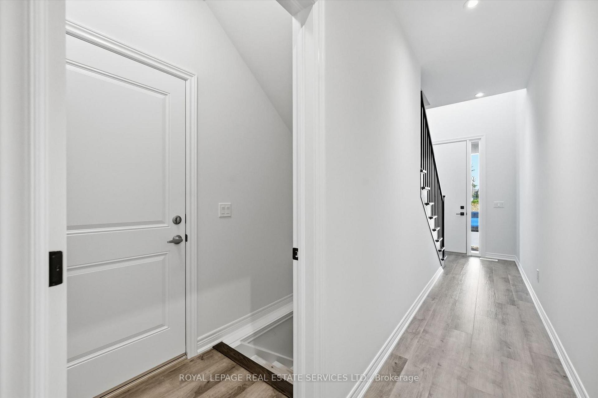 Photo 4 of 74 Valley Trail Place, Hamilton, Waterdown — HOMEH