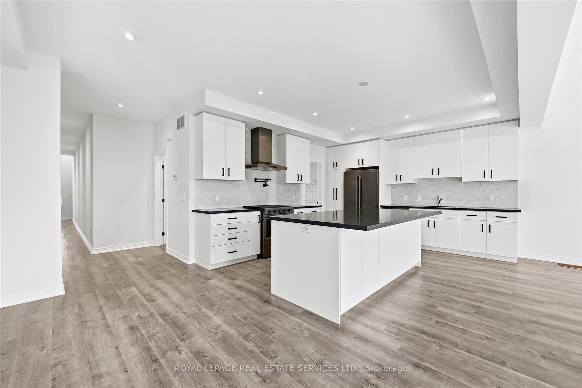 Photo 7 of 74 Valley Trail Place, Hamilton, Waterdown — HOMEH