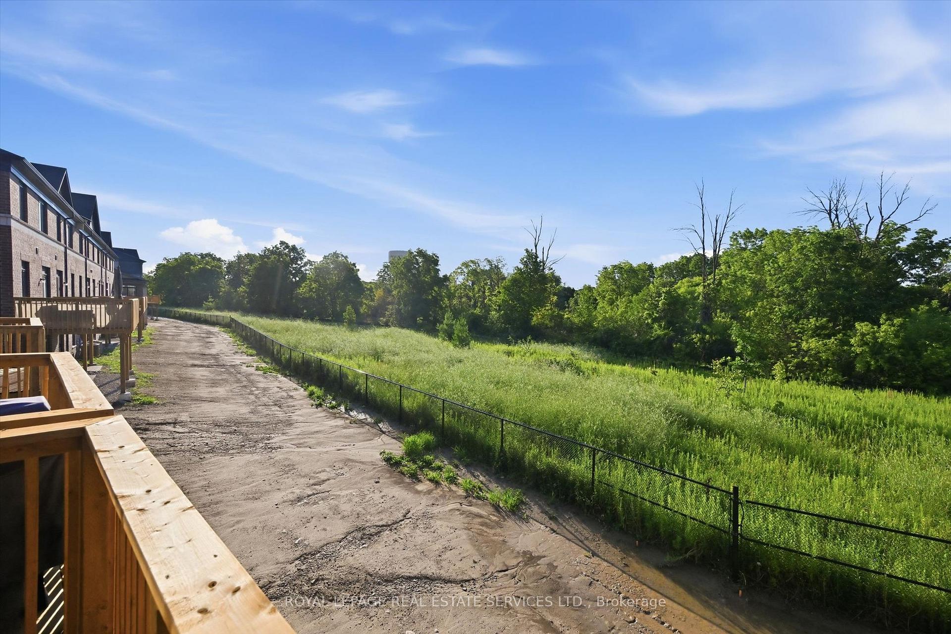 Photo 16 of 74 Valley Trail Place, Hamilton, Waterdown — HOMEH