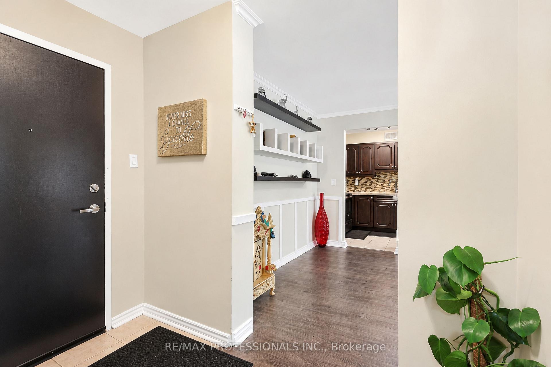 Photo 3 of Unit 209, 31 Four Winds Drive, North York, York University Heights — HOMEH