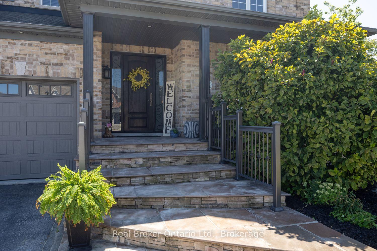 Photo 5 of 51 Brough Court, Clarington, Bowmanville — HOMEH