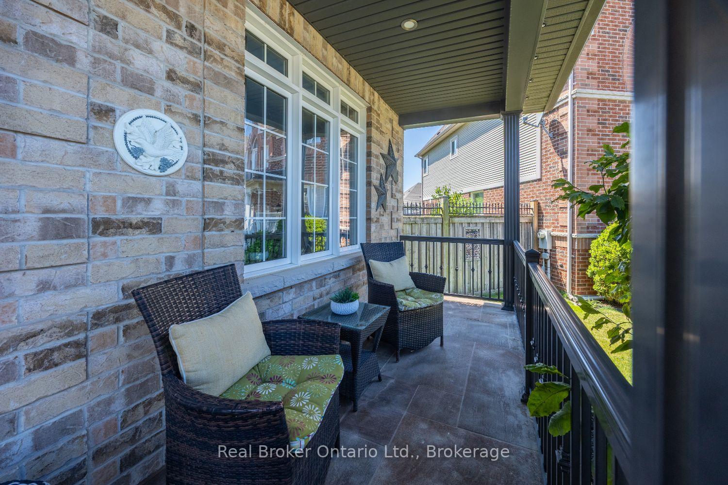 Photo 6 of 51 Brough Court, Clarington, Bowmanville — HOMEH