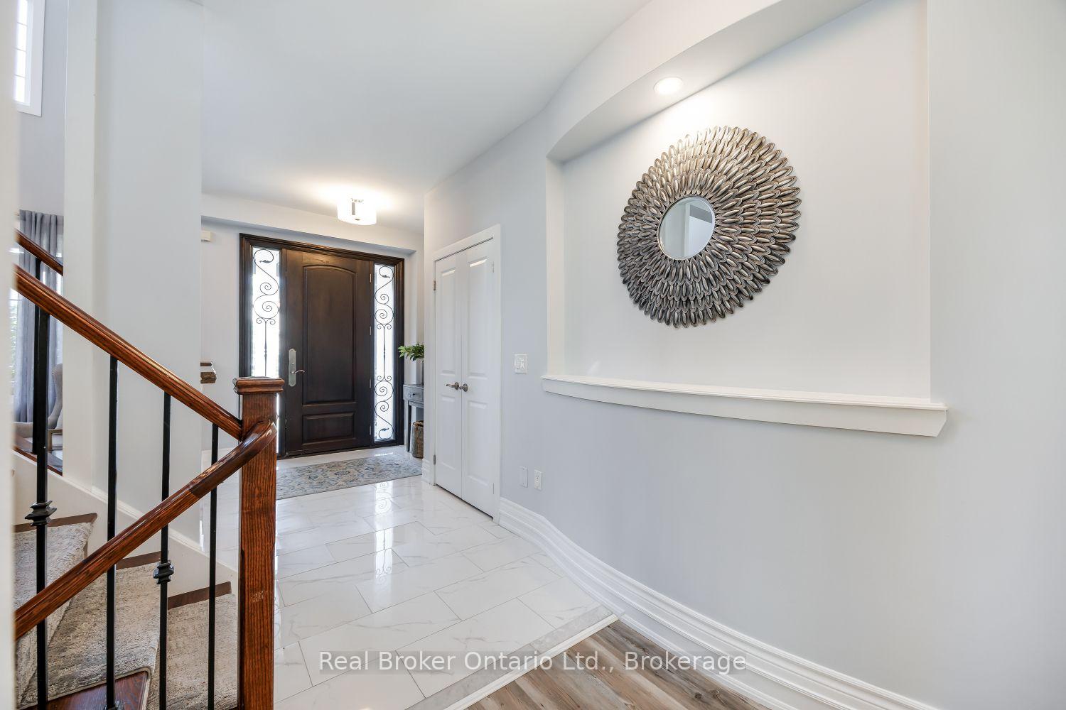 Photo 7 of 51 Brough Court, Clarington, Bowmanville — HOMEH
