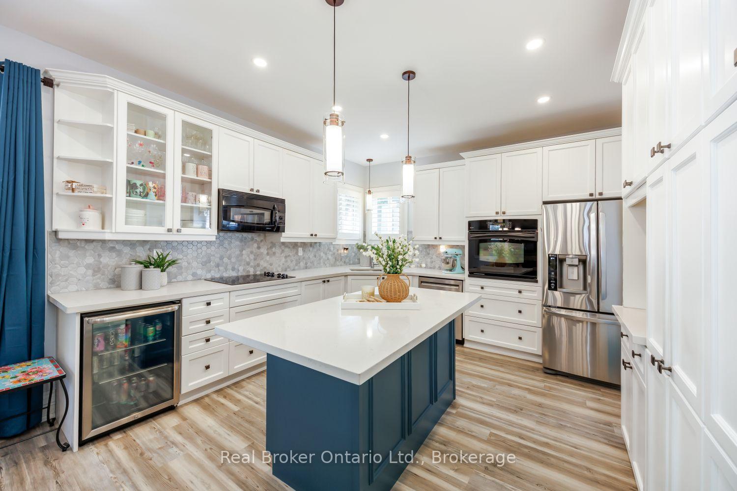Photo 9 of 51 Brough Court, Clarington, Bowmanville — HOMEH