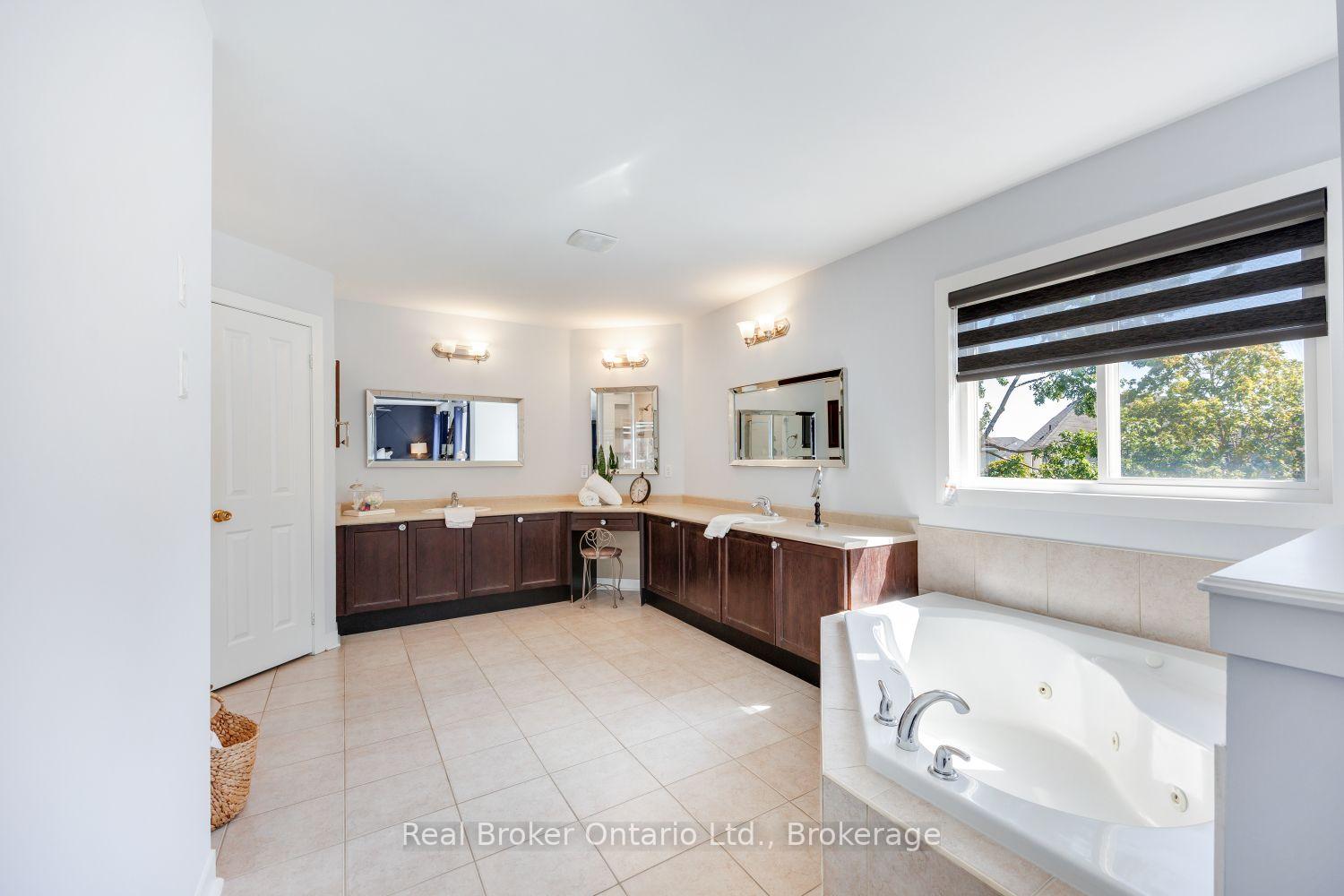 Photo 27 of 51 Brough Court, Clarington, Bowmanville — HOMEH