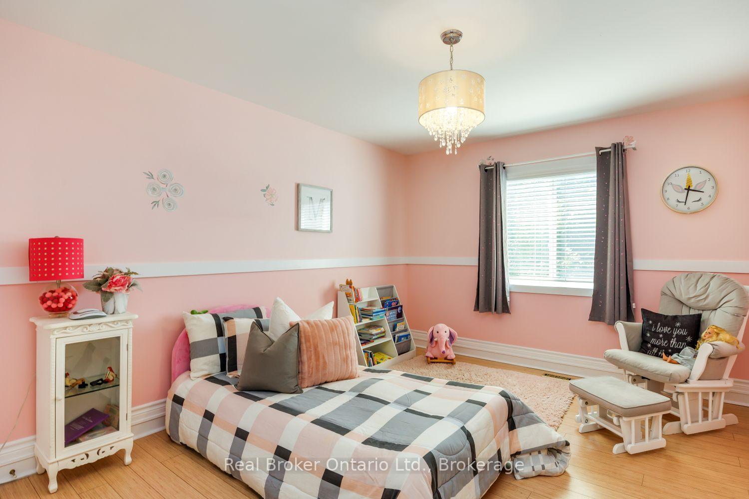 Photo 29 of 51 Brough Court, Clarington, Bowmanville — HOMEH