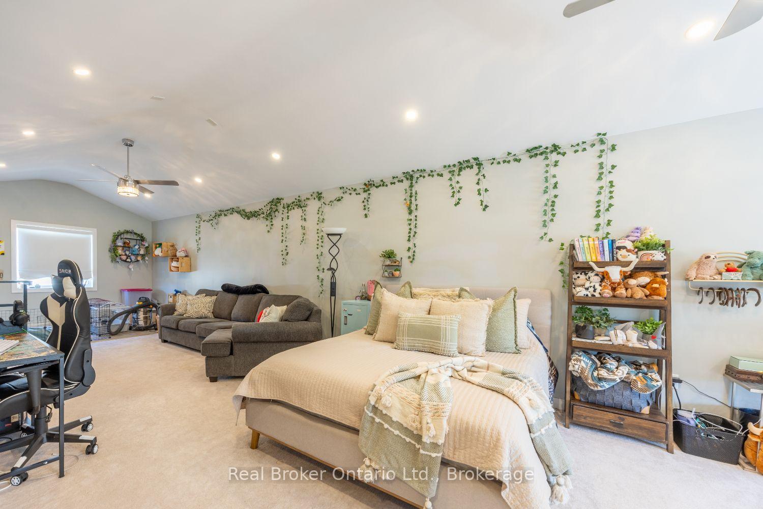 Photo 35 of 51 Brough Court, Clarington, Bowmanville — HOMEH