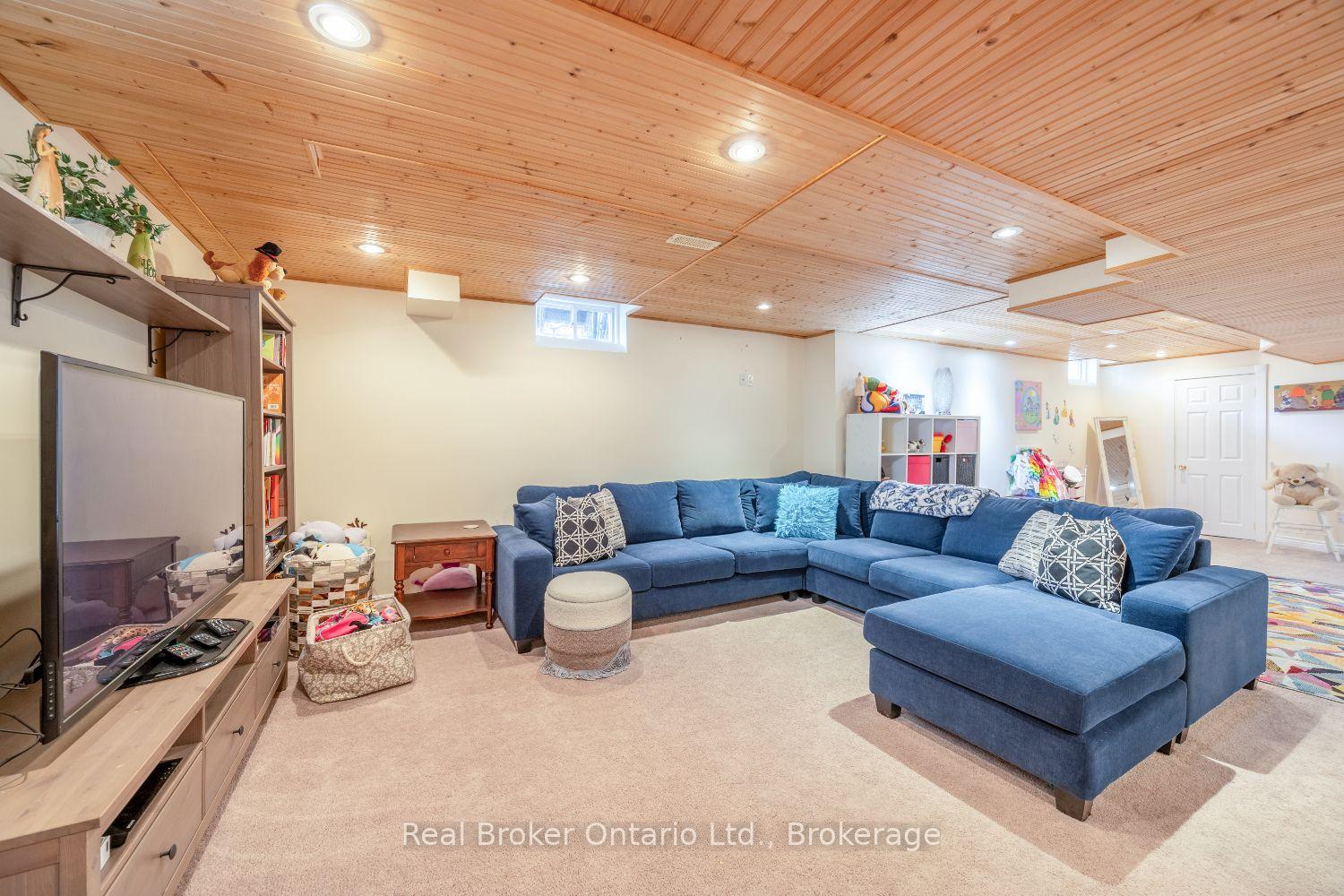 Photo 36 of 51 Brough Court, Clarington, Bowmanville — HOMEH
