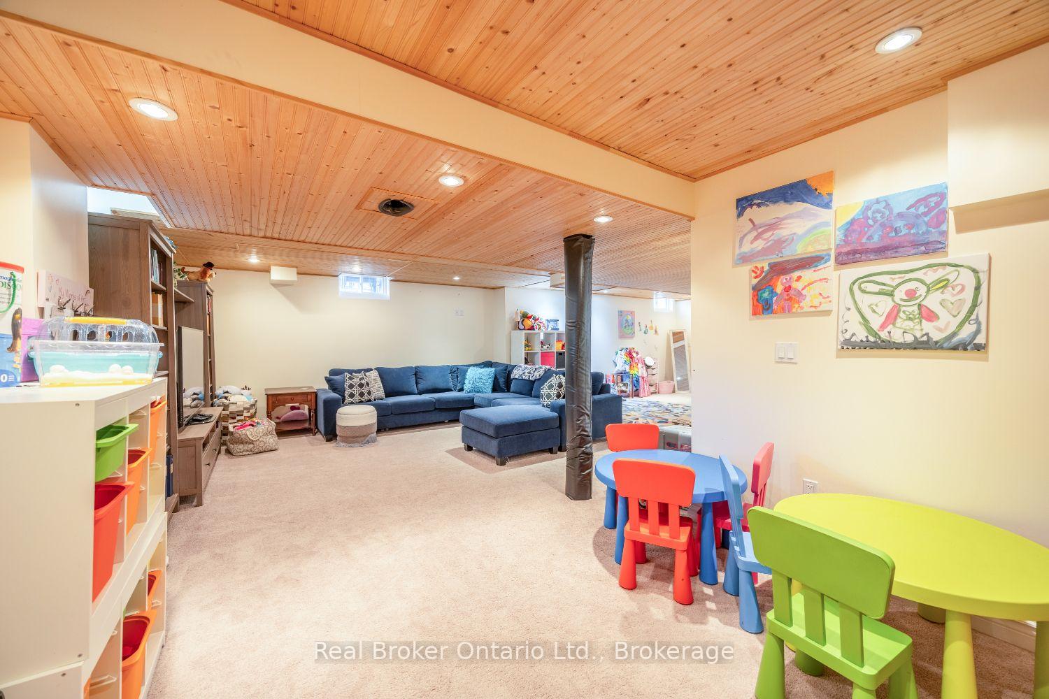 Photo 38 of 51 Brough Court, Clarington, Bowmanville — HOMEH