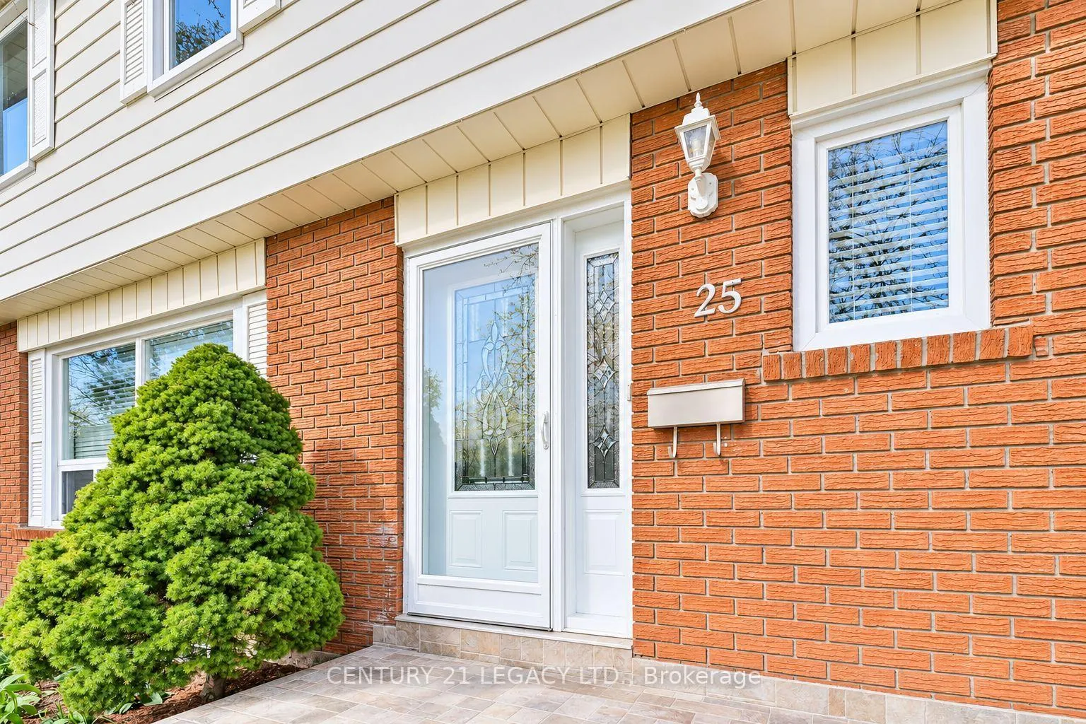 Photo 2 of Unit (Upper), 25 Edenborough Drive, Brampton, Southgate — HOMEH