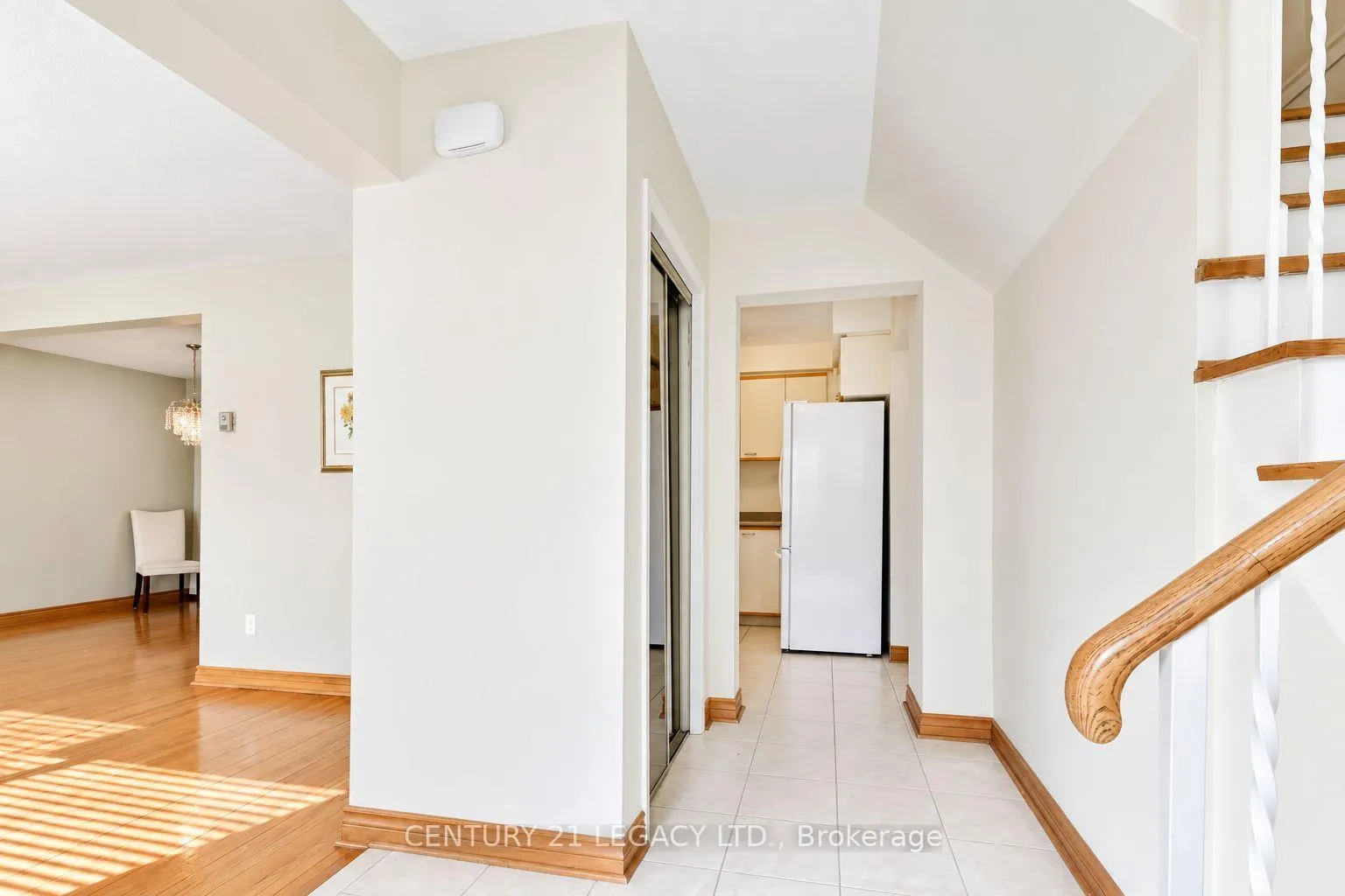 Photo 3 of Unit (Upper), 25 Edenborough Drive, Brampton, Southgate — HOMEH