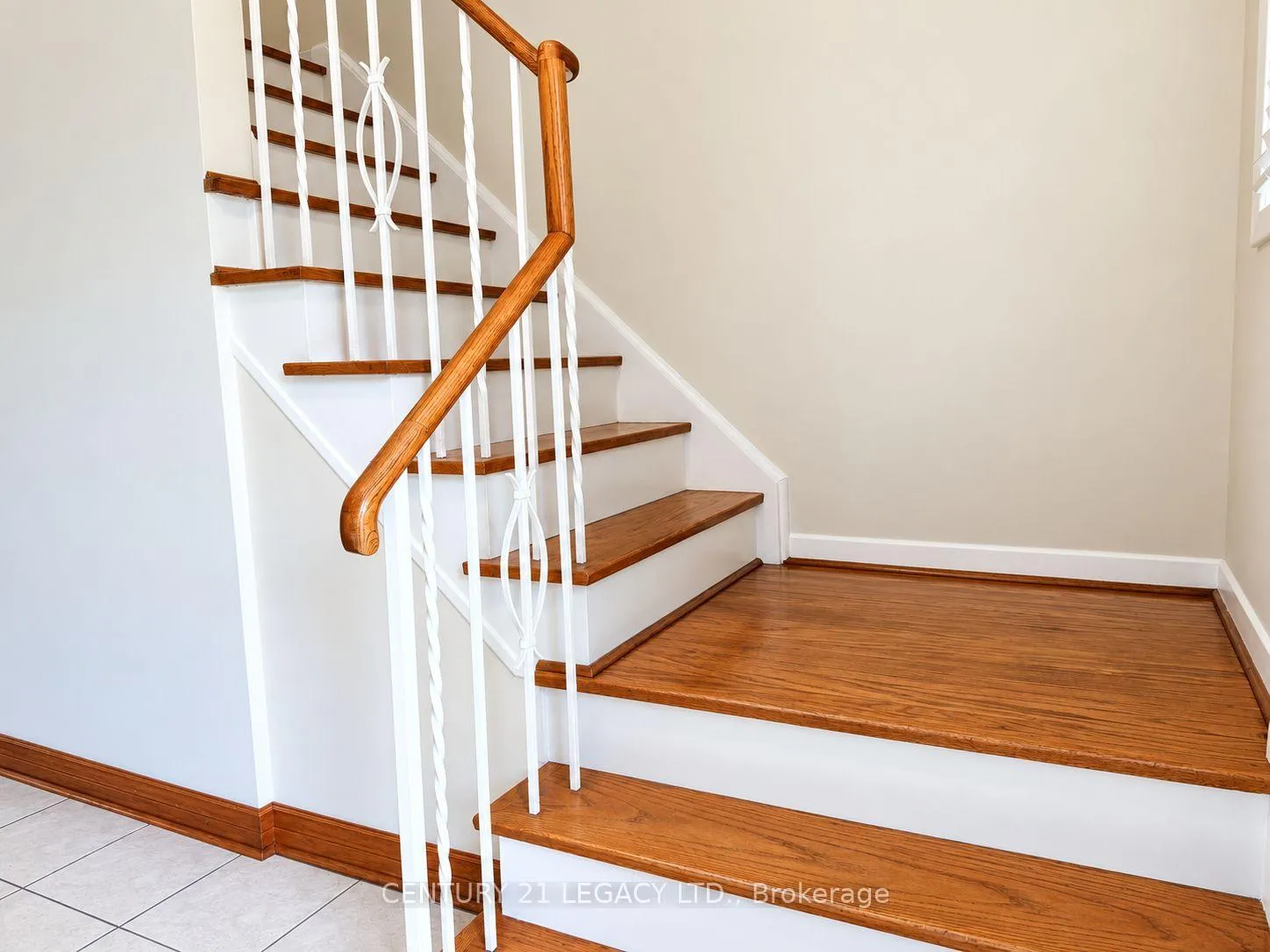 Photo 4 of Unit (Upper), 25 Edenborough Drive, Brampton, Southgate — HOMEH