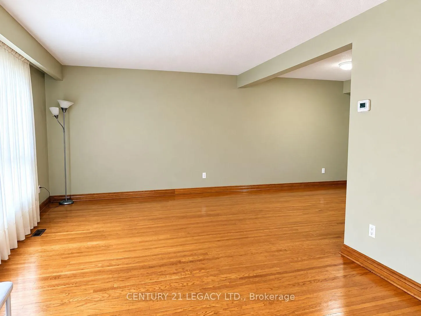 Photo 5 of Unit (Upper), 25 Edenborough Drive, Brampton, Southgate — HOMEH