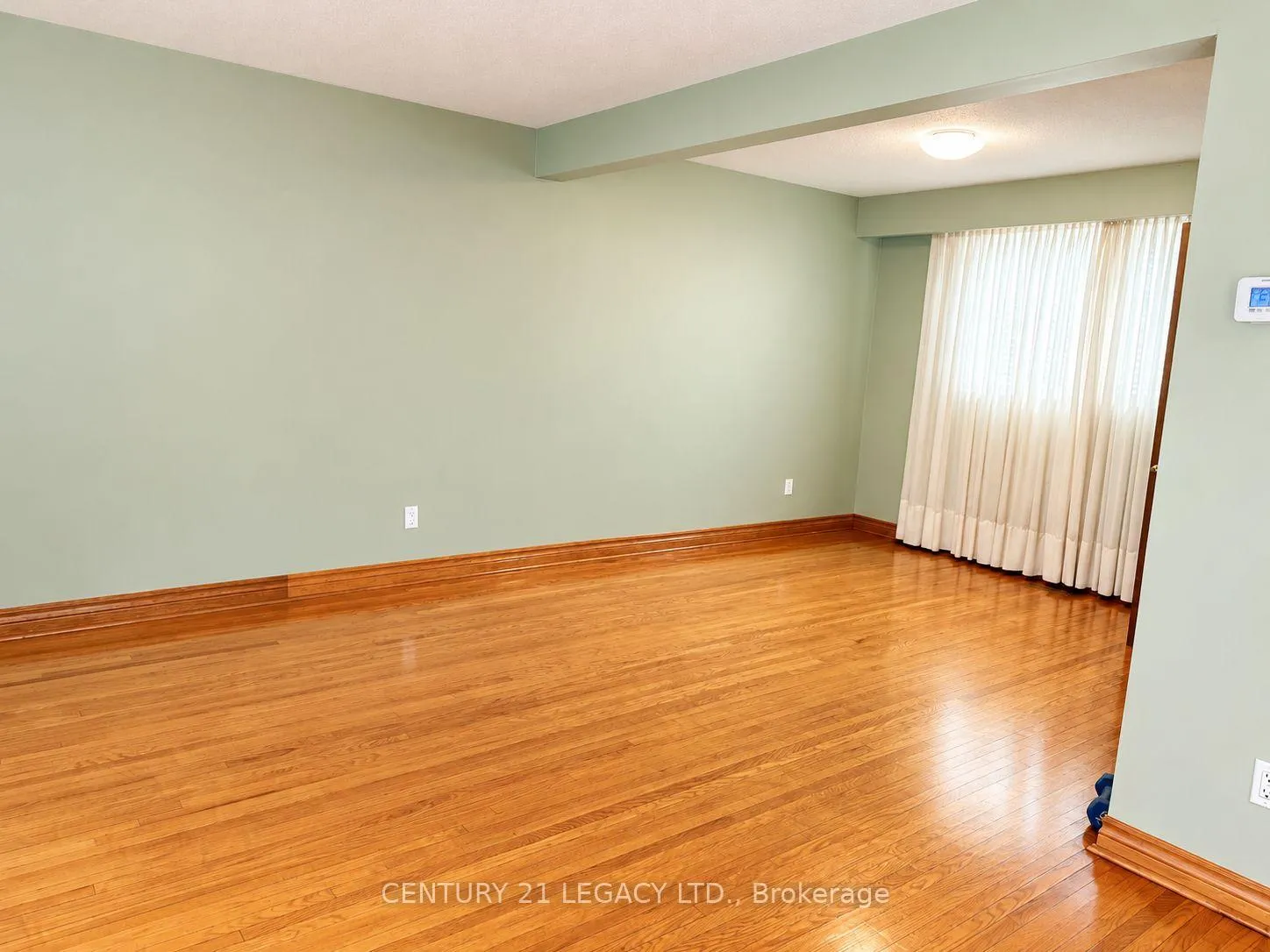 Photo 6 of Unit (Upper), 25 Edenborough Drive, Brampton, Southgate — HOMEH