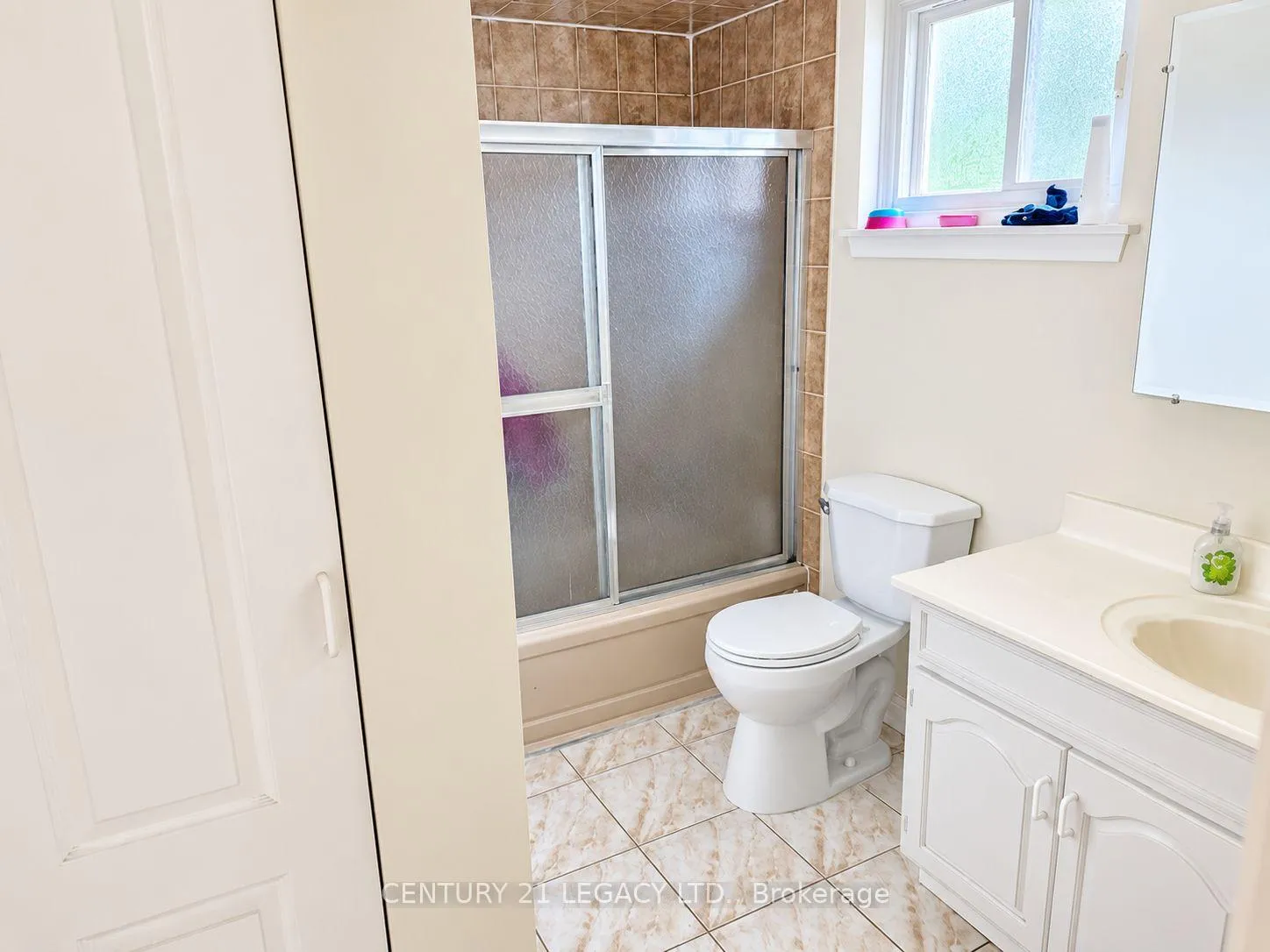 Photo 11 of Unit (Upper), 25 Edenborough Drive, Brampton, Southgate — HOMEH