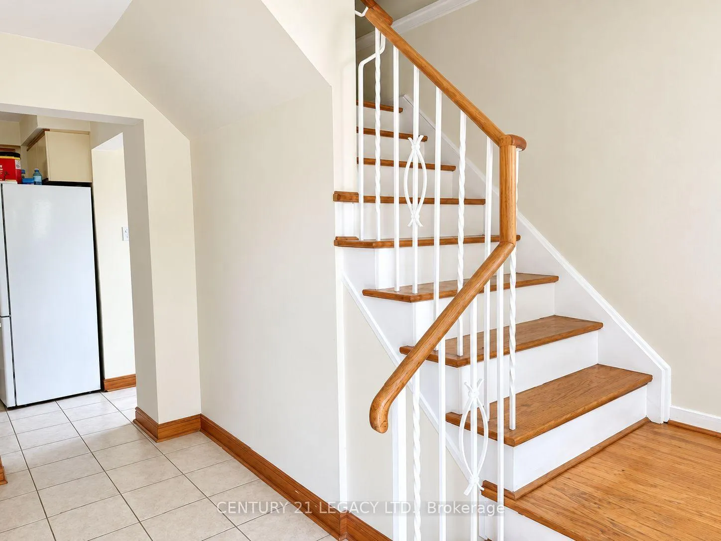 Photo 13 of Unit (Upper), 25 Edenborough Drive, Brampton, Southgate — HOMEH