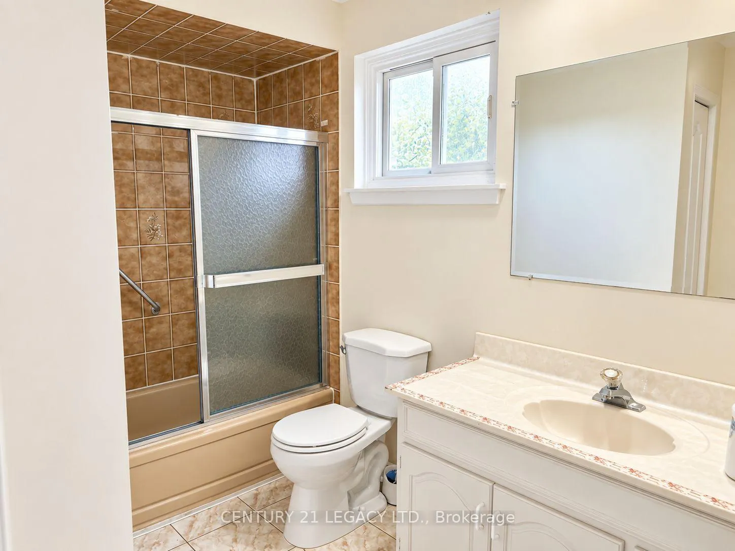 Photo 14 of Unit (Upper), 25 Edenborough Drive, Brampton, Southgate — HOMEH