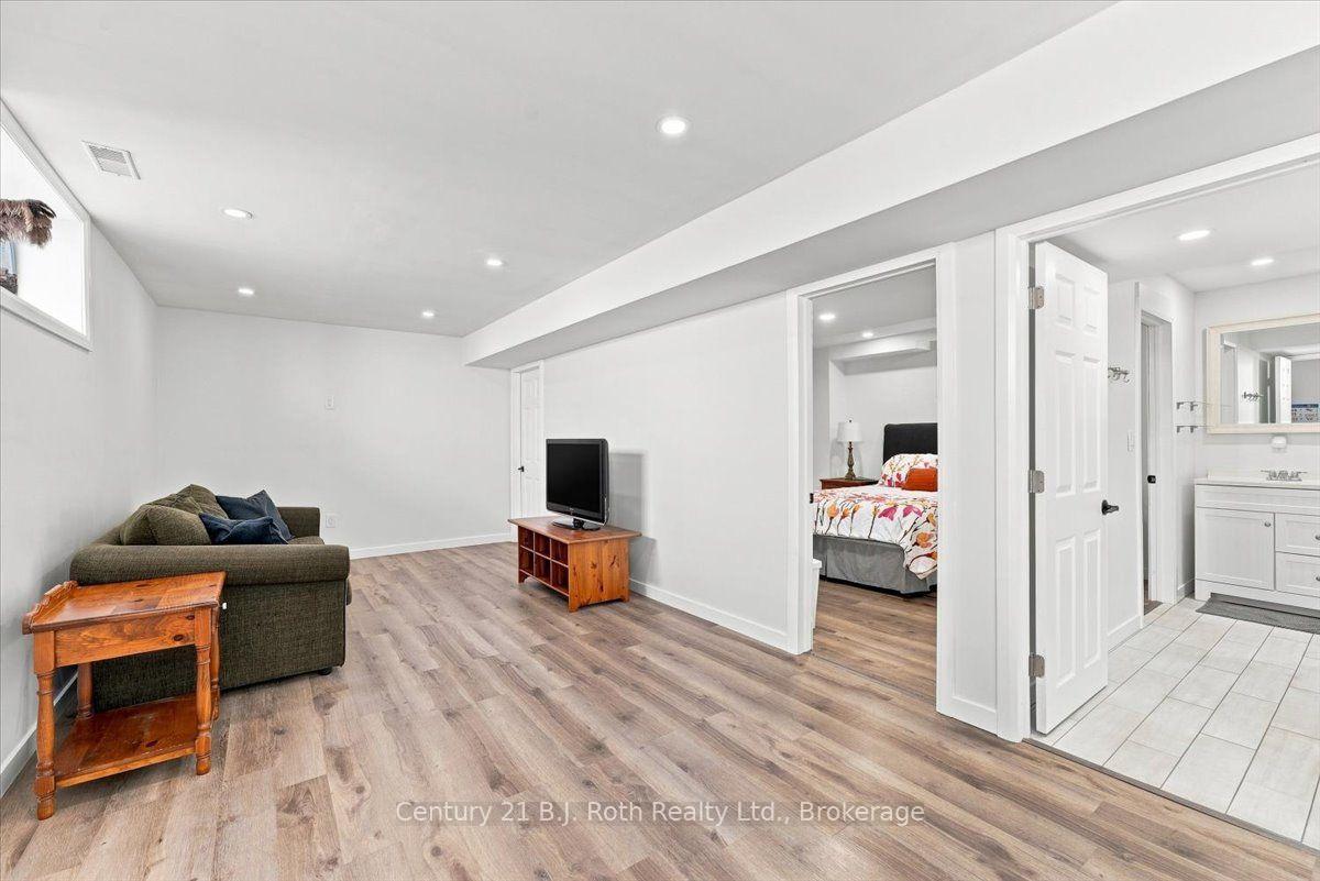 Photo 18 of 413 Irwin Street, Midland — HOMEH