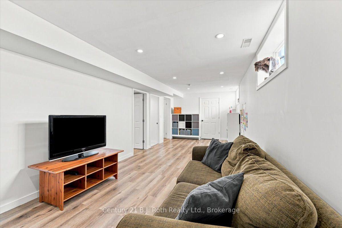 Photo 20 of 413 Irwin Street, Midland — HOMEH