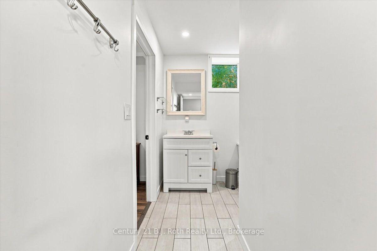 Photo 21 of 413 Irwin Street, Midland — HOMEH