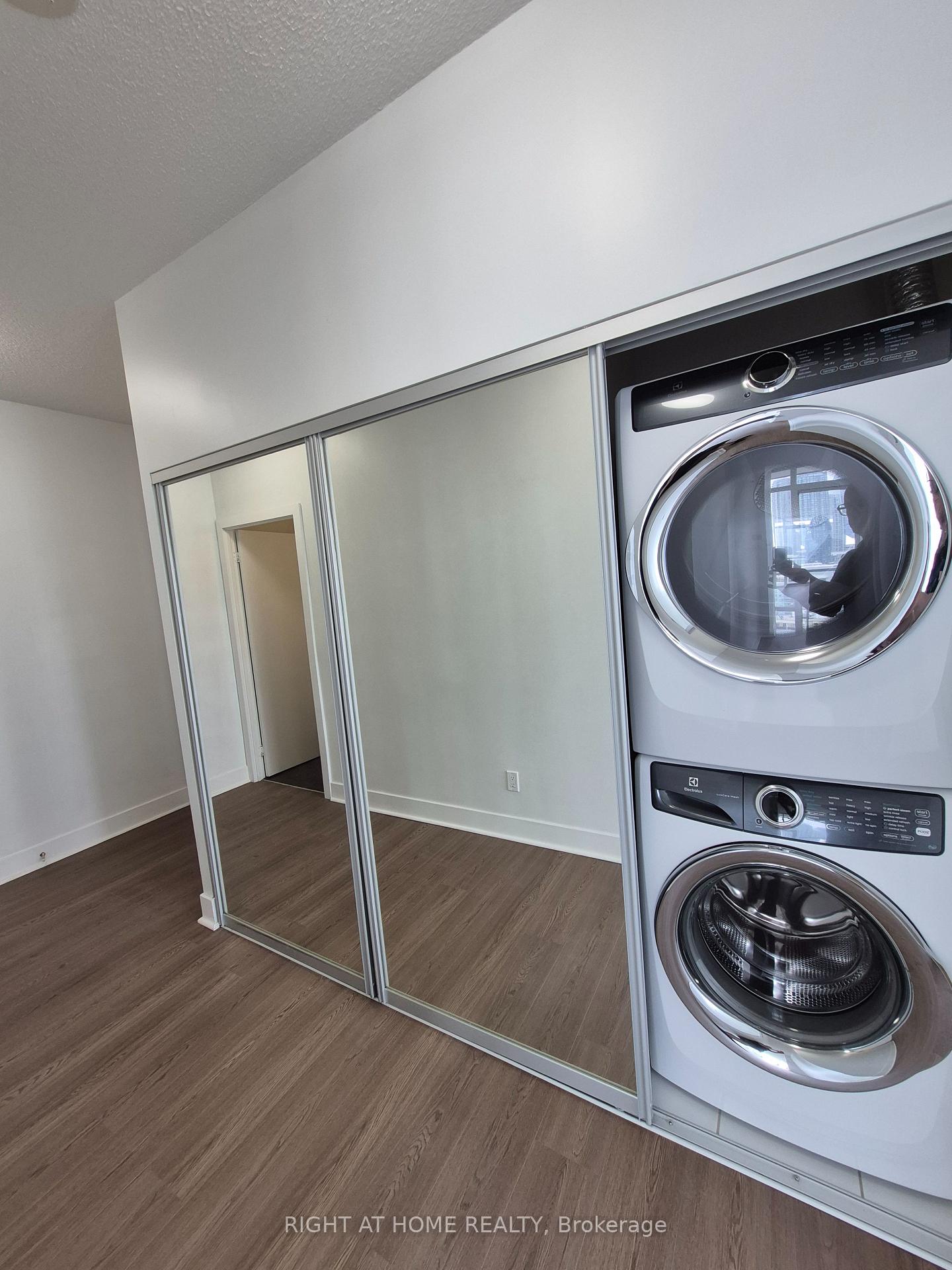 Photo 5 of Unit 1807, 90 Stadium Road, Toronto, Niagara — HOMEH
