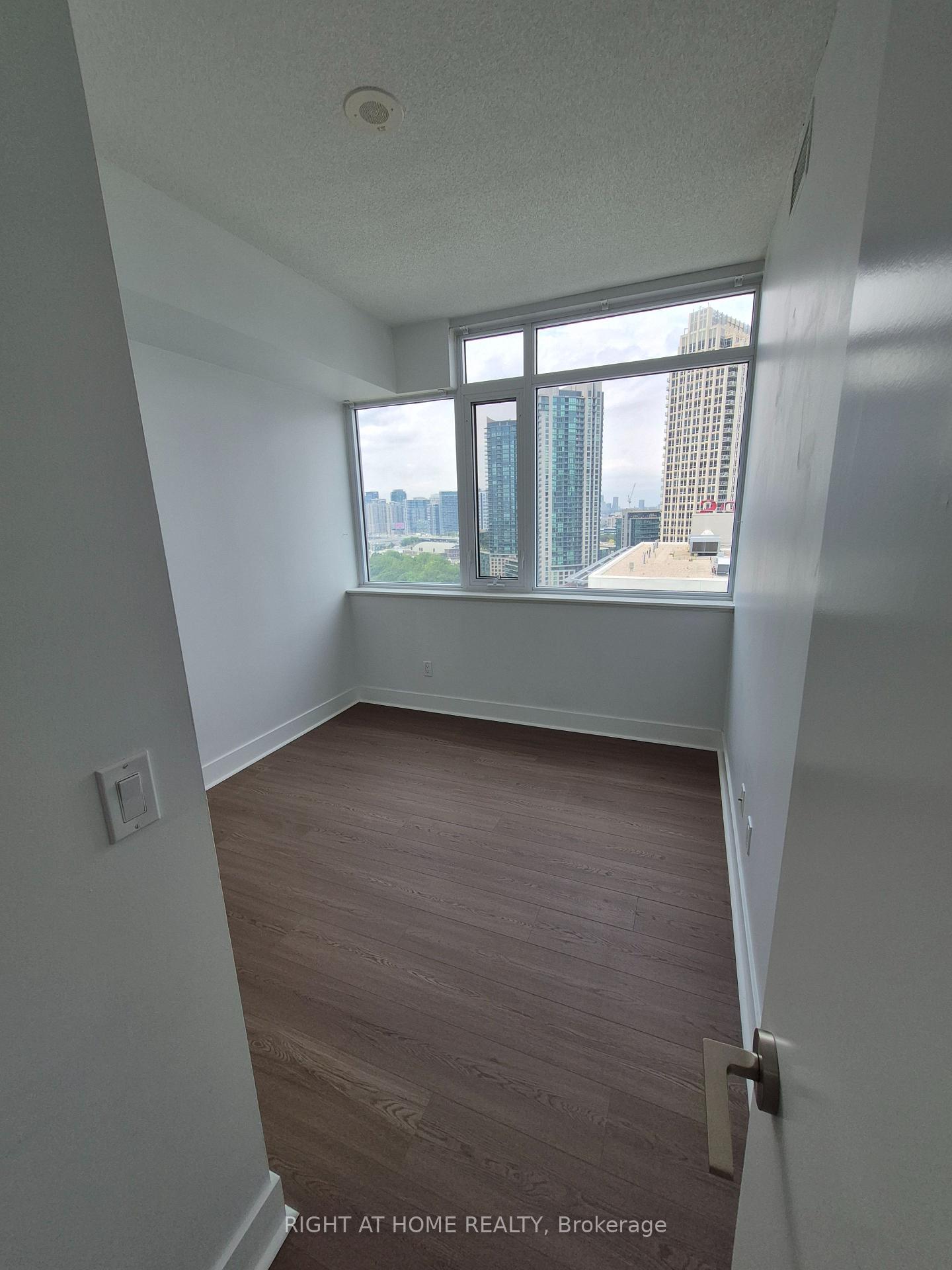 Photo 6 of Unit 1807, 90 Stadium Road, Toronto, Niagara — HOMEH