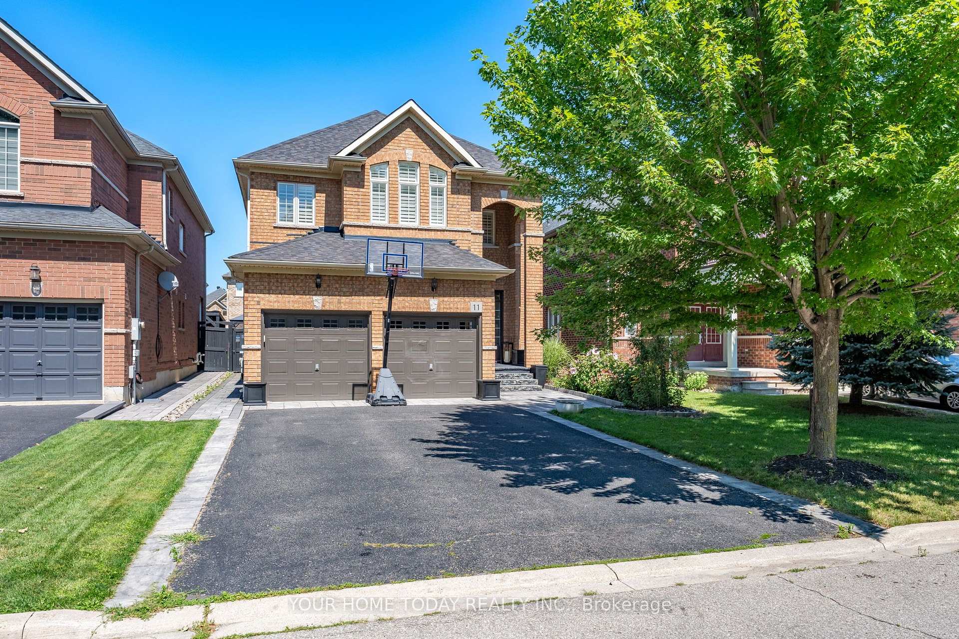 Photo 3 of 11 Orchid Avenue, Halton Hills, Georgetown — HOMEH