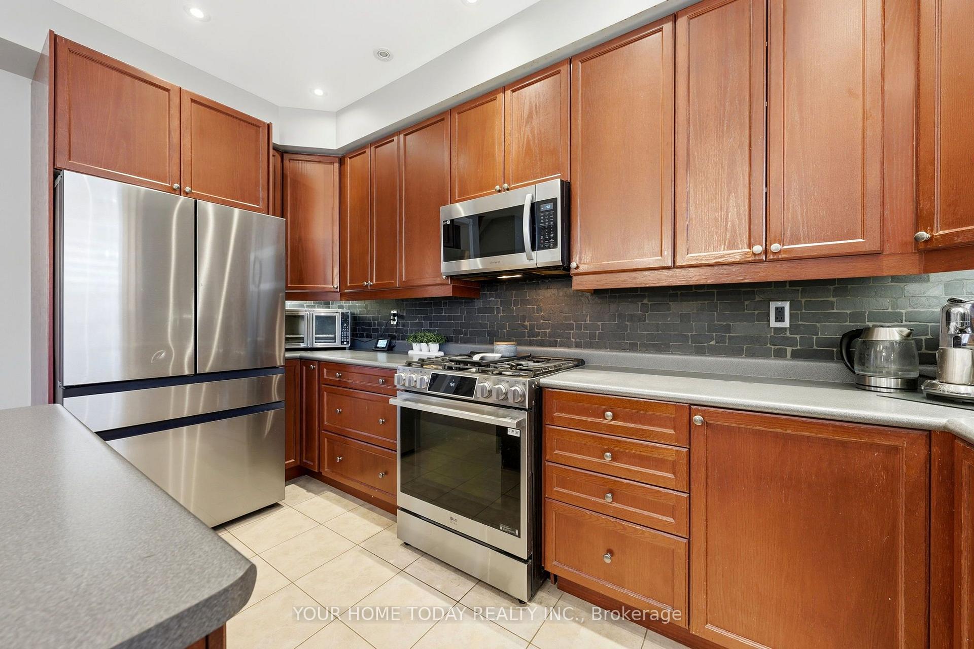 Photo 14 of 11 Orchid Avenue, Halton Hills, Georgetown — HOMEH