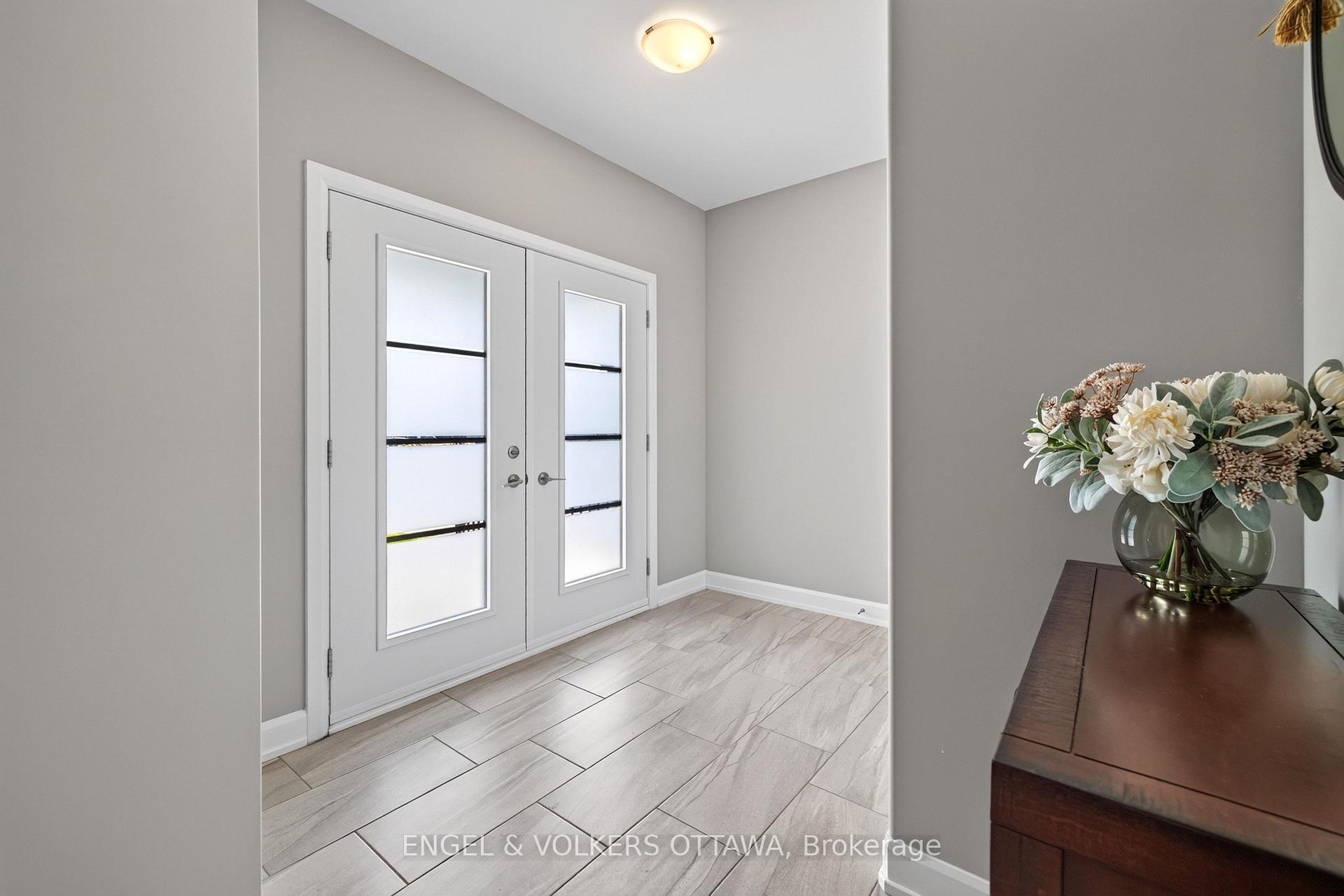 Photo 5 of 501 Lucent Street, Russell, Russell Twp — HOMEH