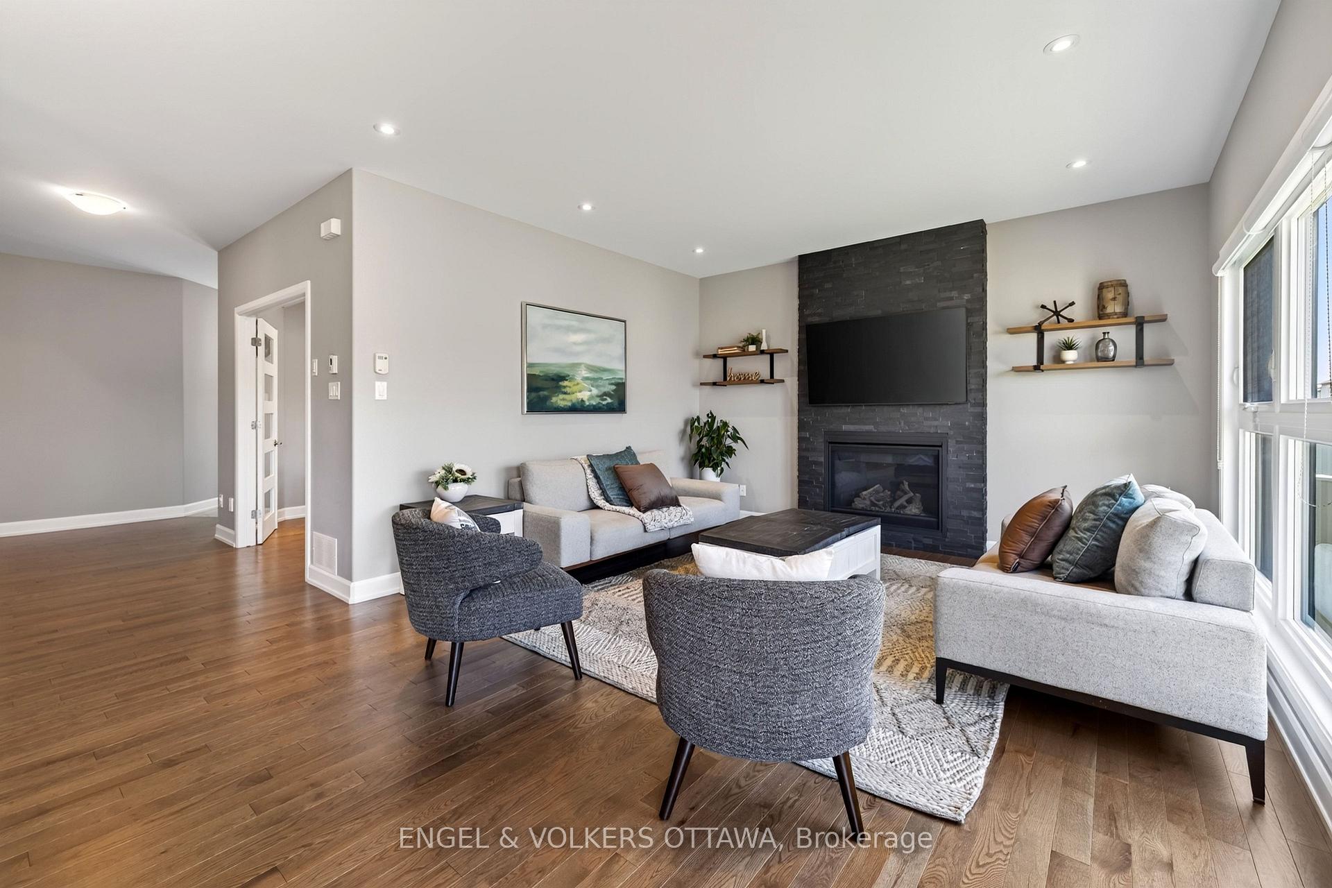 Photo 9 of 501 Lucent Street, Russell, Russell Twp — HOMEH