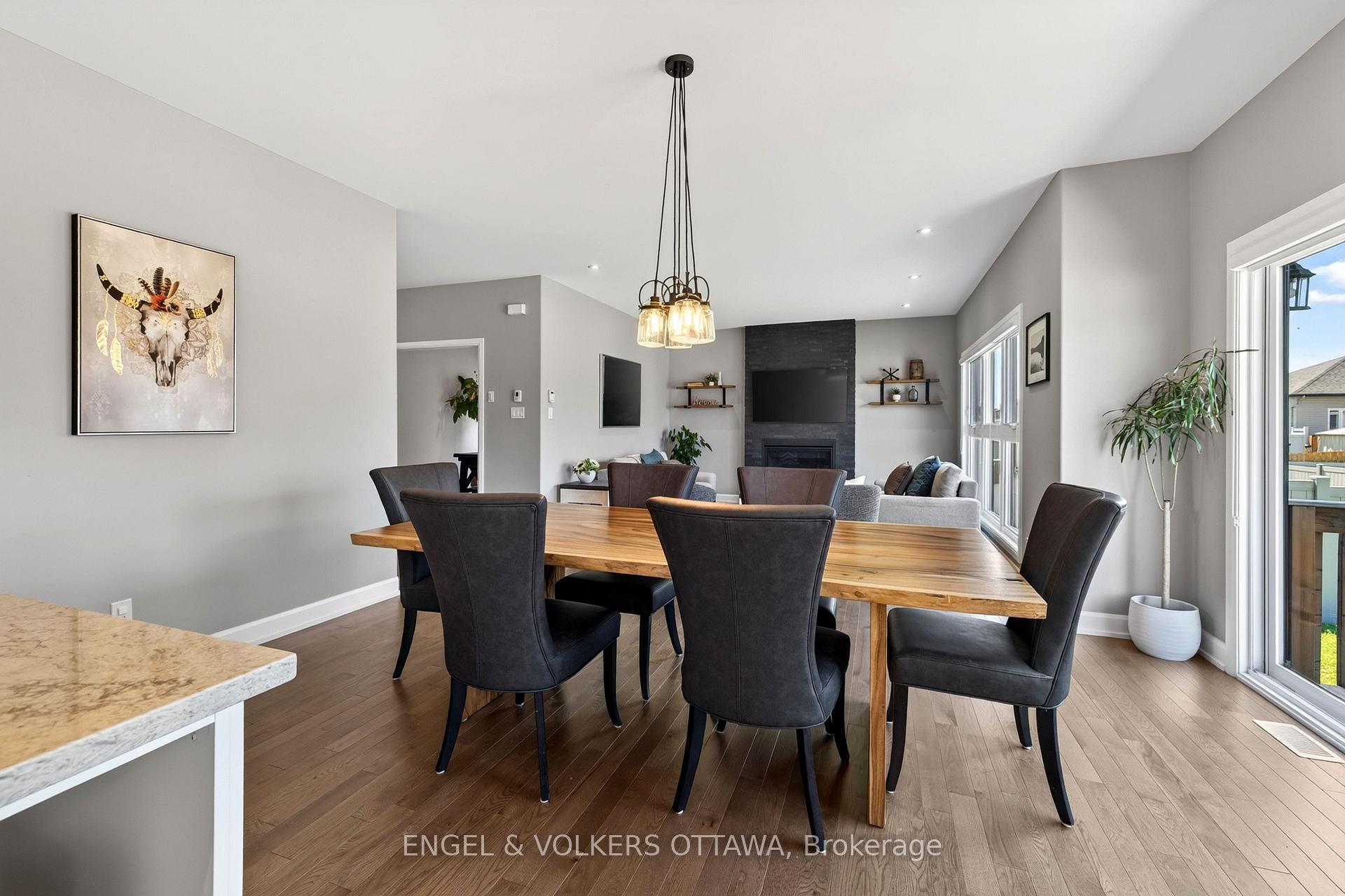 Photo 11 of 501 Lucent Street, Russell, Russell Twp — HOMEH