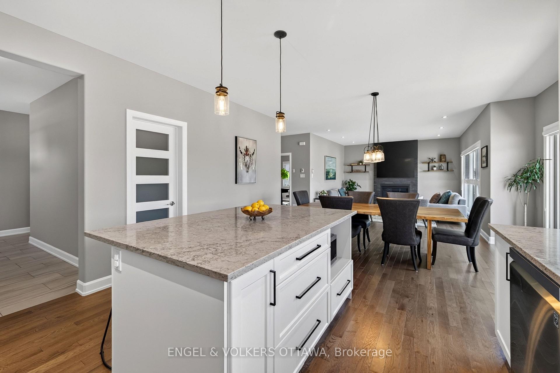 Photo 14 of 501 Lucent Street, Russell, Russell Twp — HOMEH
