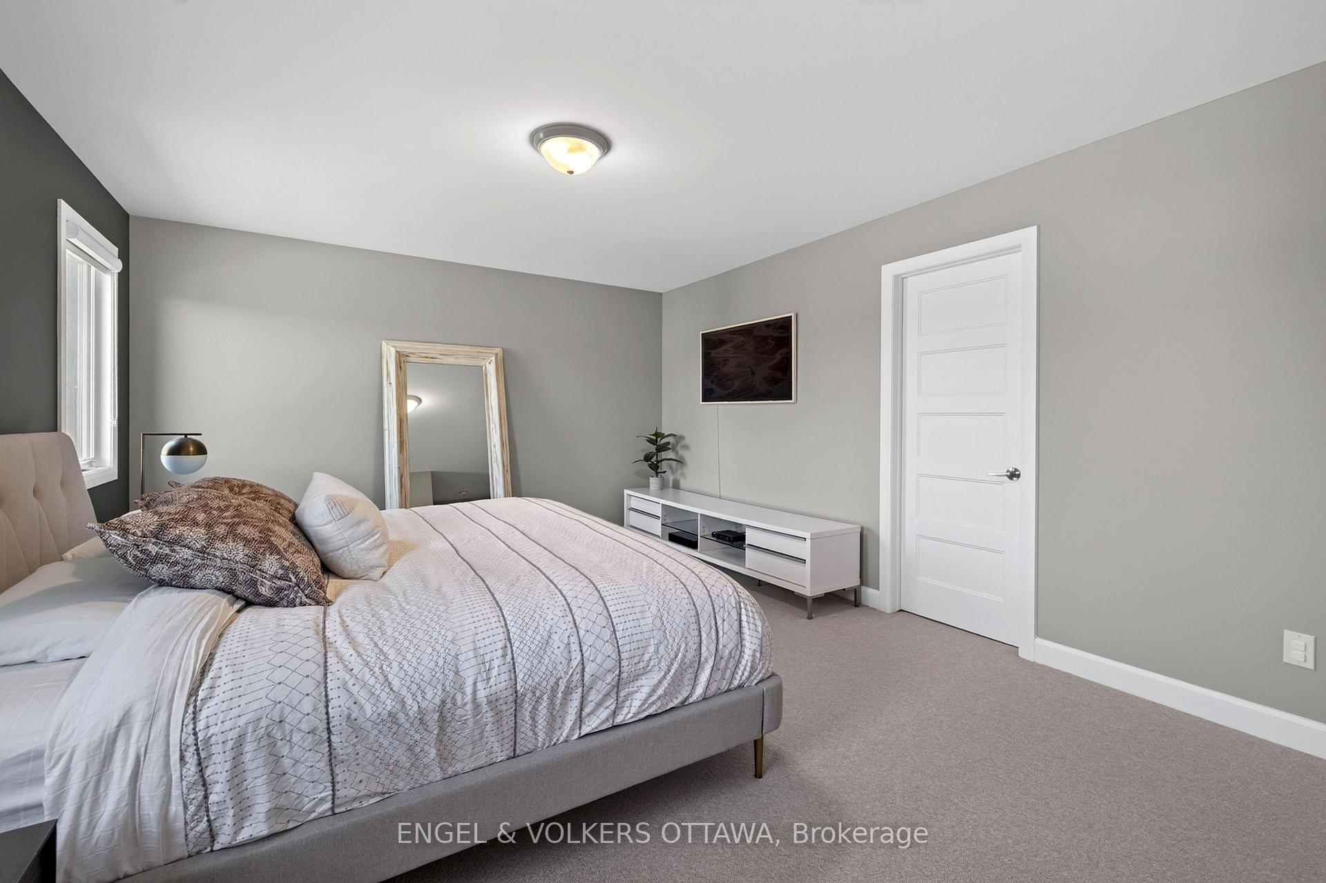 Photo 22 of 501 Lucent Street, Russell, Russell Twp — HOMEH