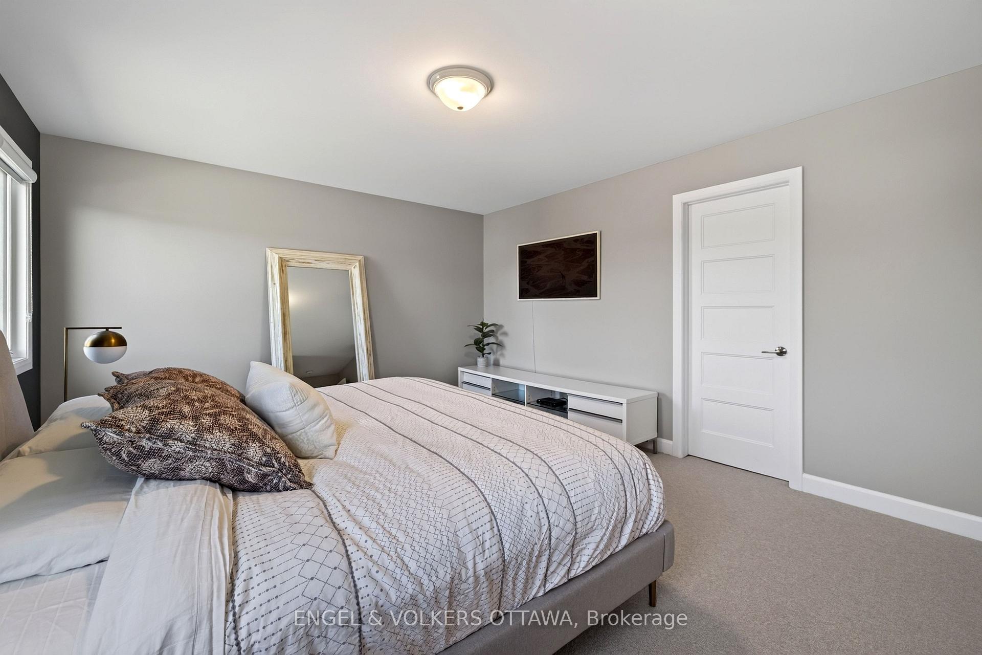 Photo 23 of 501 Lucent Street, Russell, Russell Twp — HOMEH