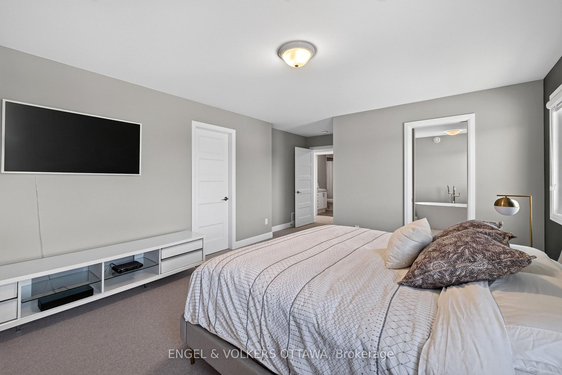 Photo 26 of 501 Lucent Street, Russell, Russell Twp — HOMEH