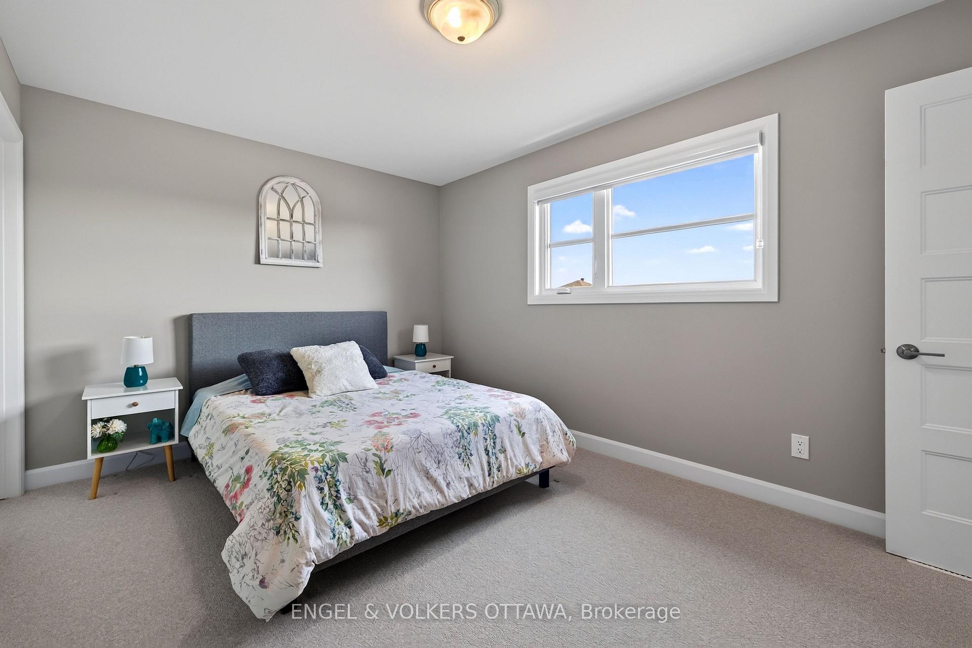 Photo 33 of 501 Lucent Street, Russell, Russell Twp — HOMEH