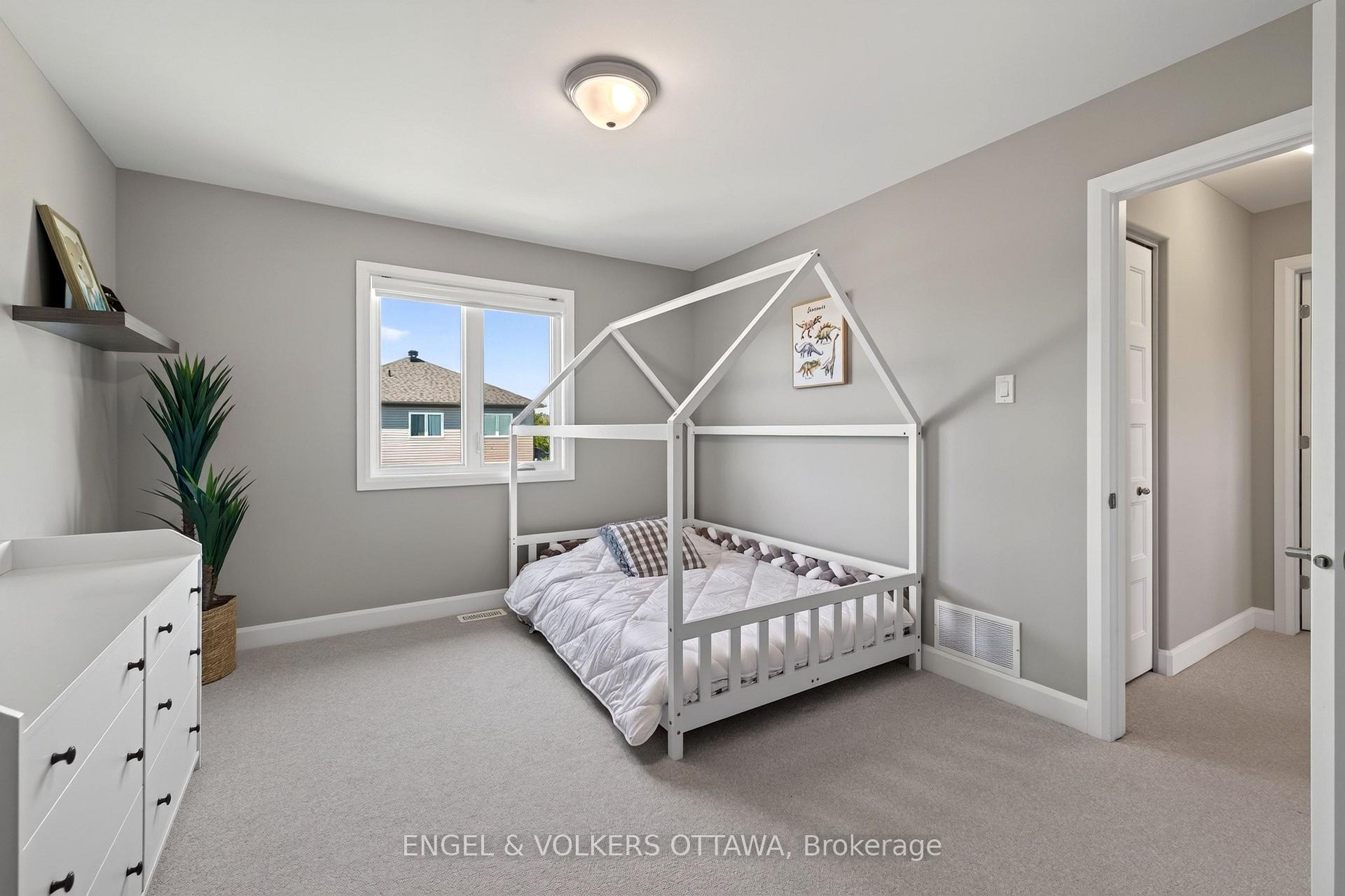 Photo 35 of 501 Lucent Street, Russell, Russell Twp — HOMEH