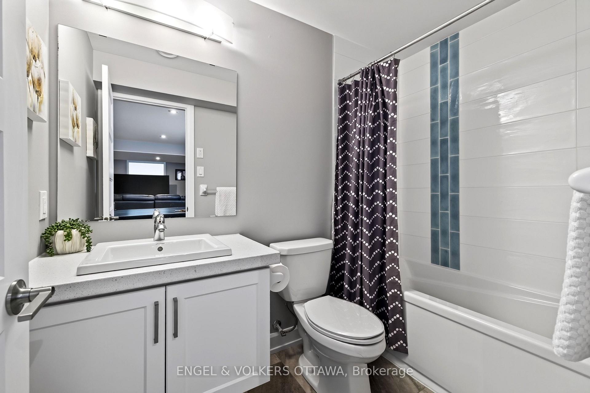 Photo 37 of 501 Lucent Street, Russell, Russell Twp — HOMEH
