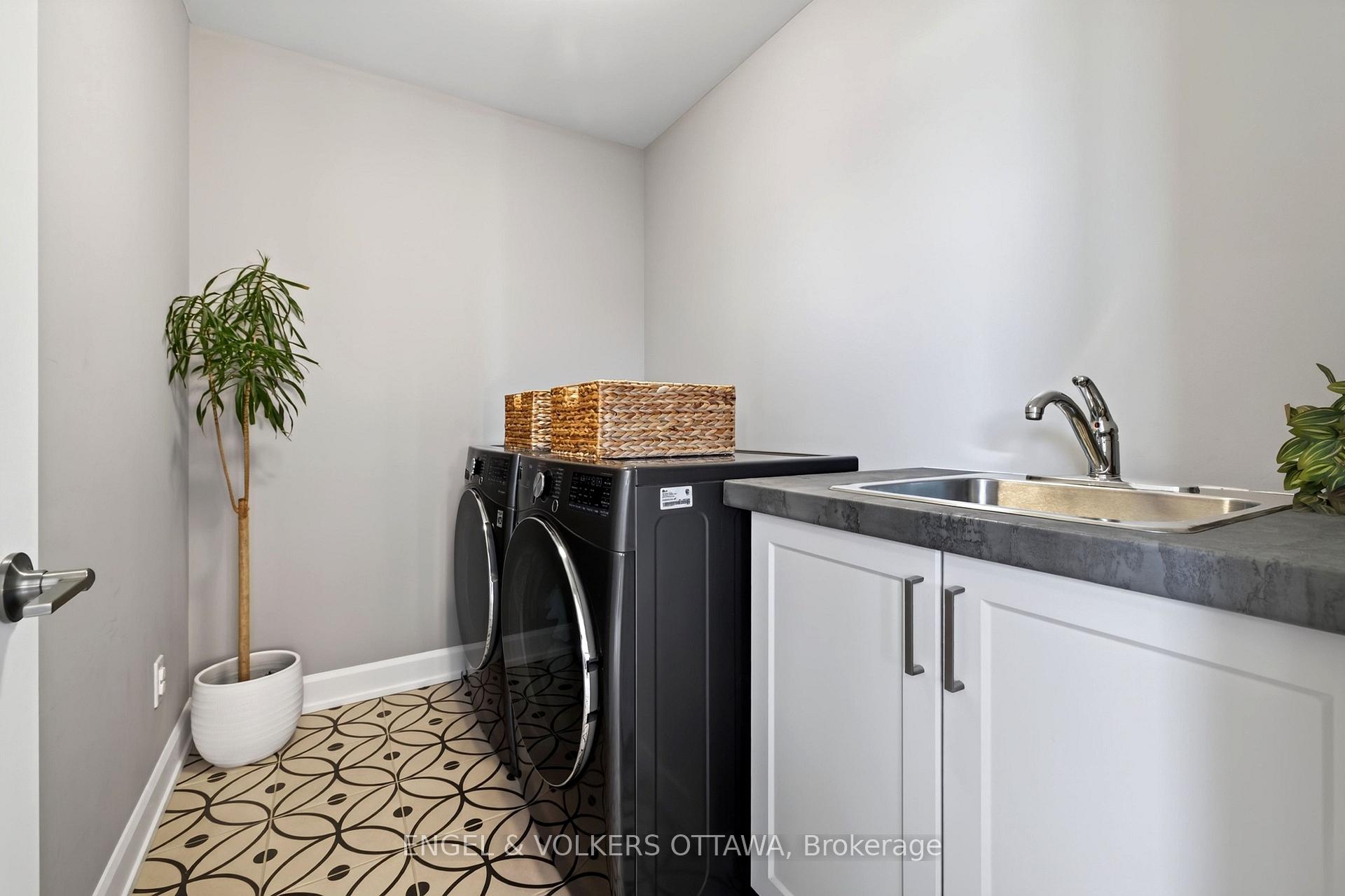 Photo 38 of 501 Lucent Street, Russell, Russell Twp — HOMEH