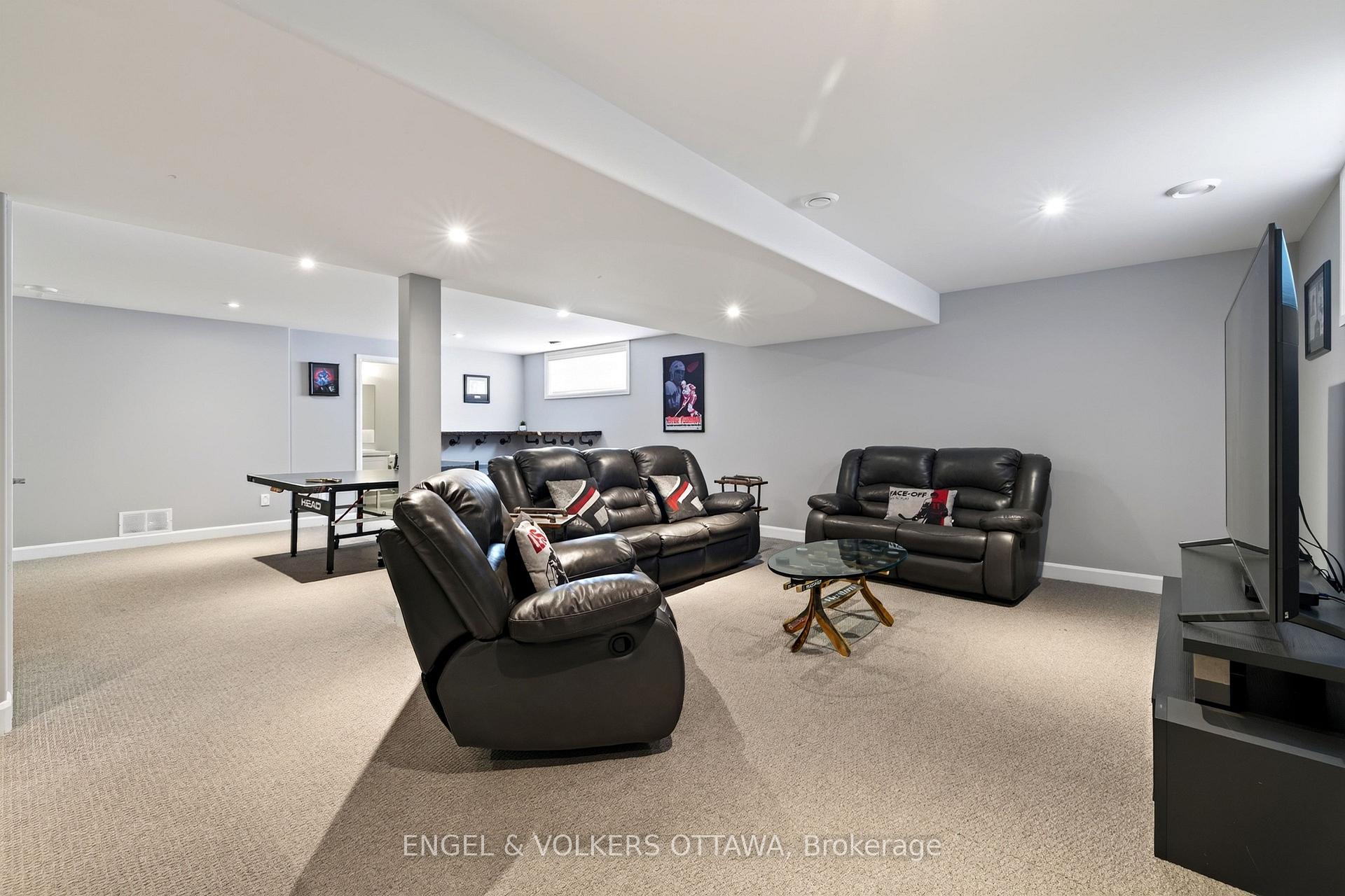 Photo 43 of 501 Lucent Street, Russell, Russell Twp — HOMEH