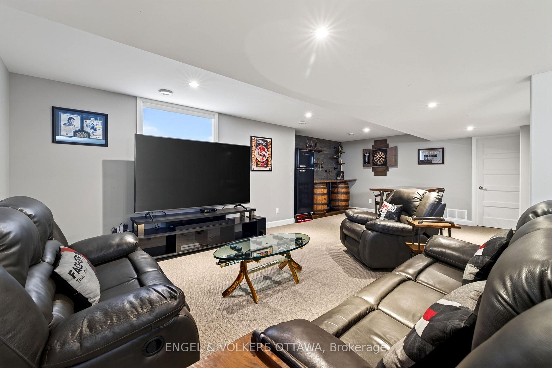 Photo 45 of 501 Lucent Street, Russell, Russell Twp — HOMEH