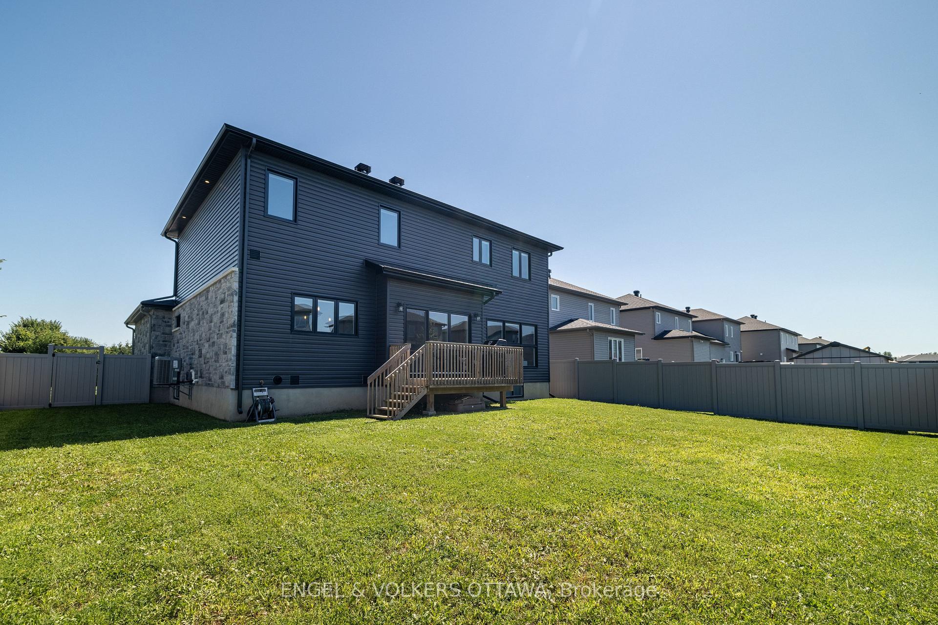 Photo 48 of 501 Lucent Street, Russell, Russell Twp — HOMEH