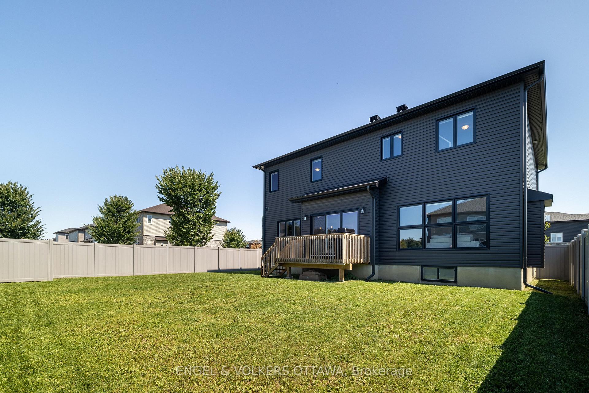 Photo 50 of 501 Lucent Street, Russell, Russell Twp — HOMEH