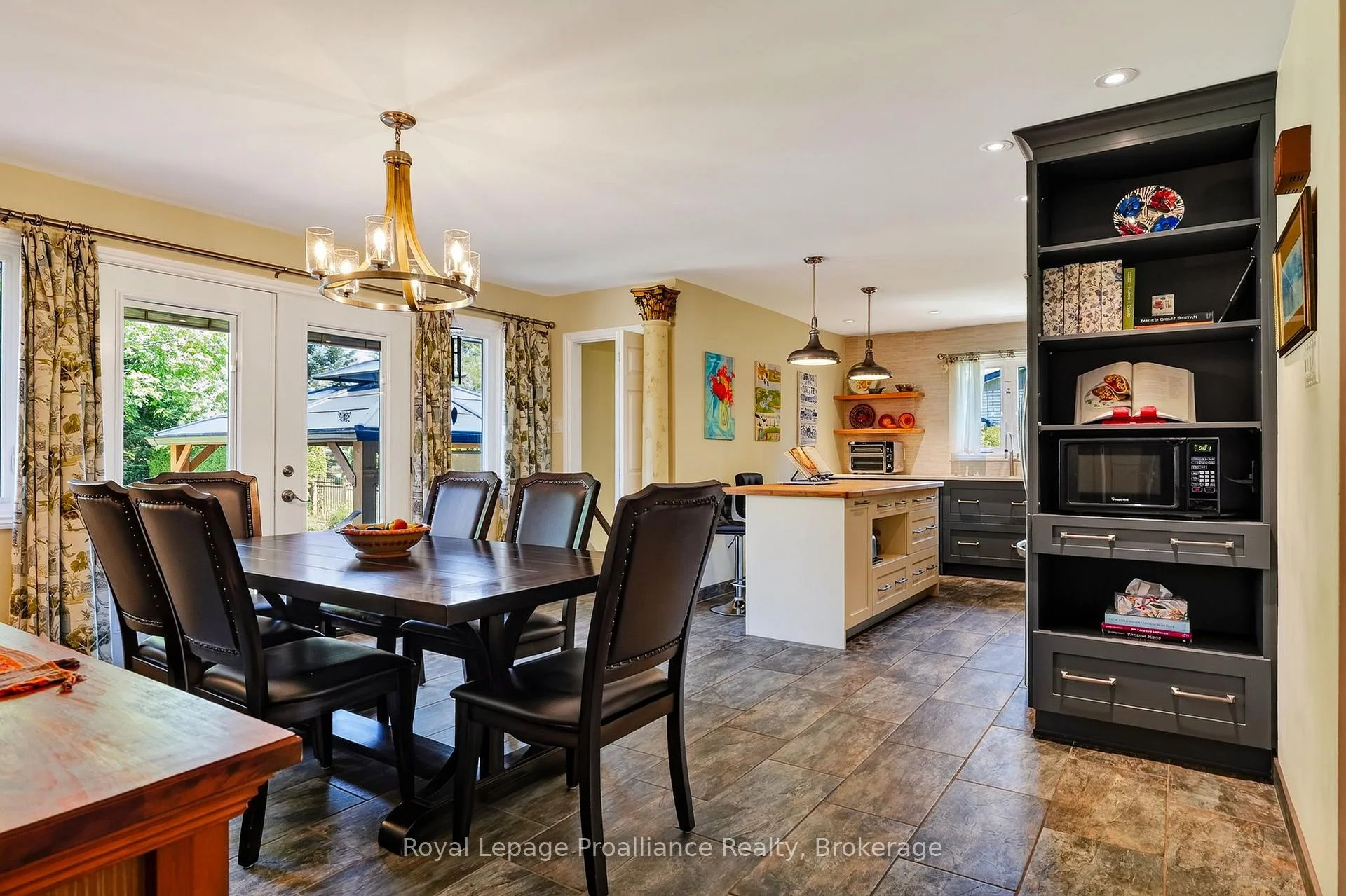 Photo 2 of 2773 Division Street N, Hamilton Township, Rural Hamilton — HOMEH