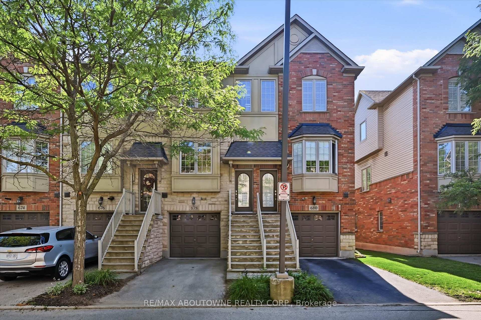 Photo 1 of 678 Rowley Common, Burlington, Appleby — HOMEH